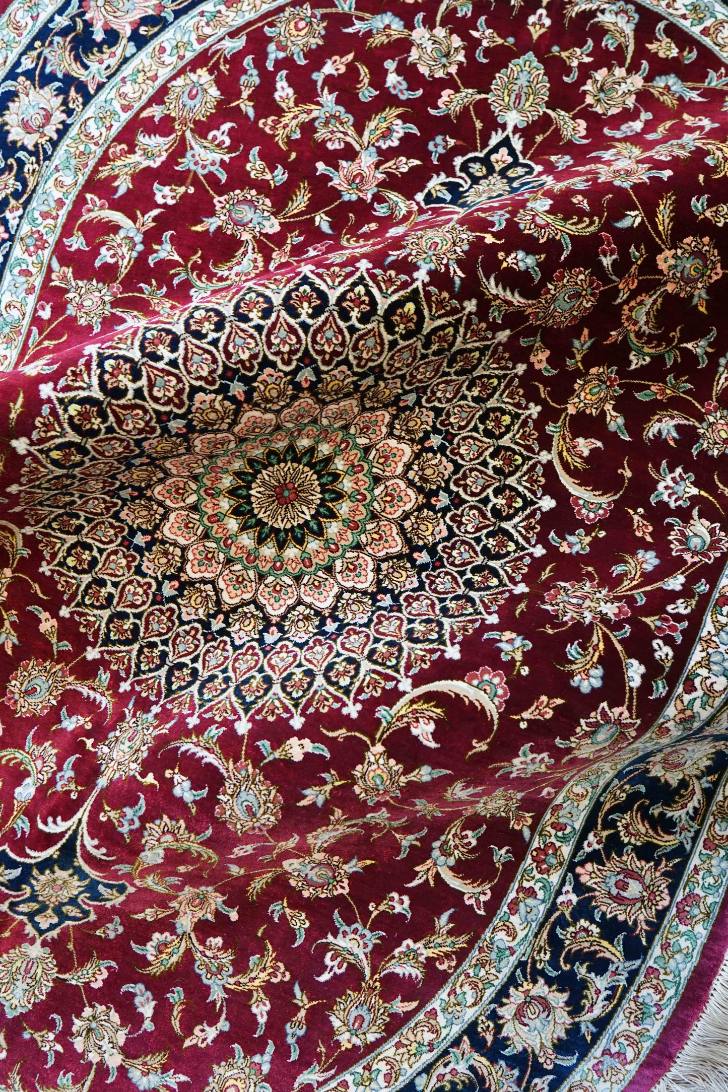  ペルシャ絨毯 クム産 シルク100% 手織りラグ 147×98cm｜モハマディ房 オーバルデザイン 高密度シルク絨毯