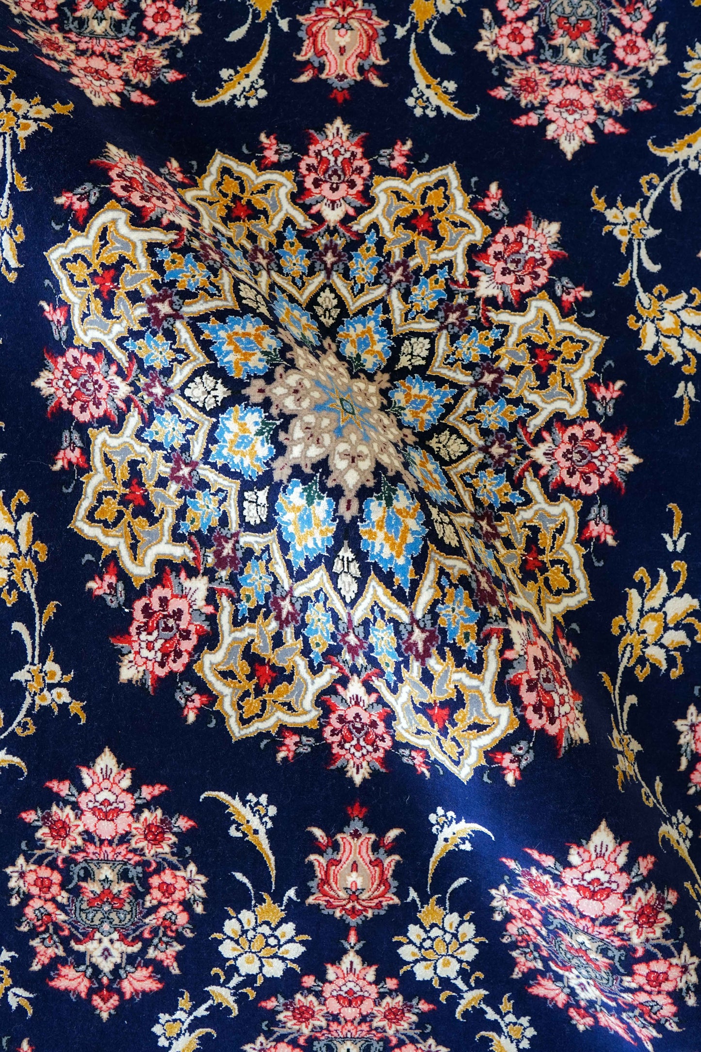  ペルシャ絨毯 イスファハン産 モメニ工房 200×130cm