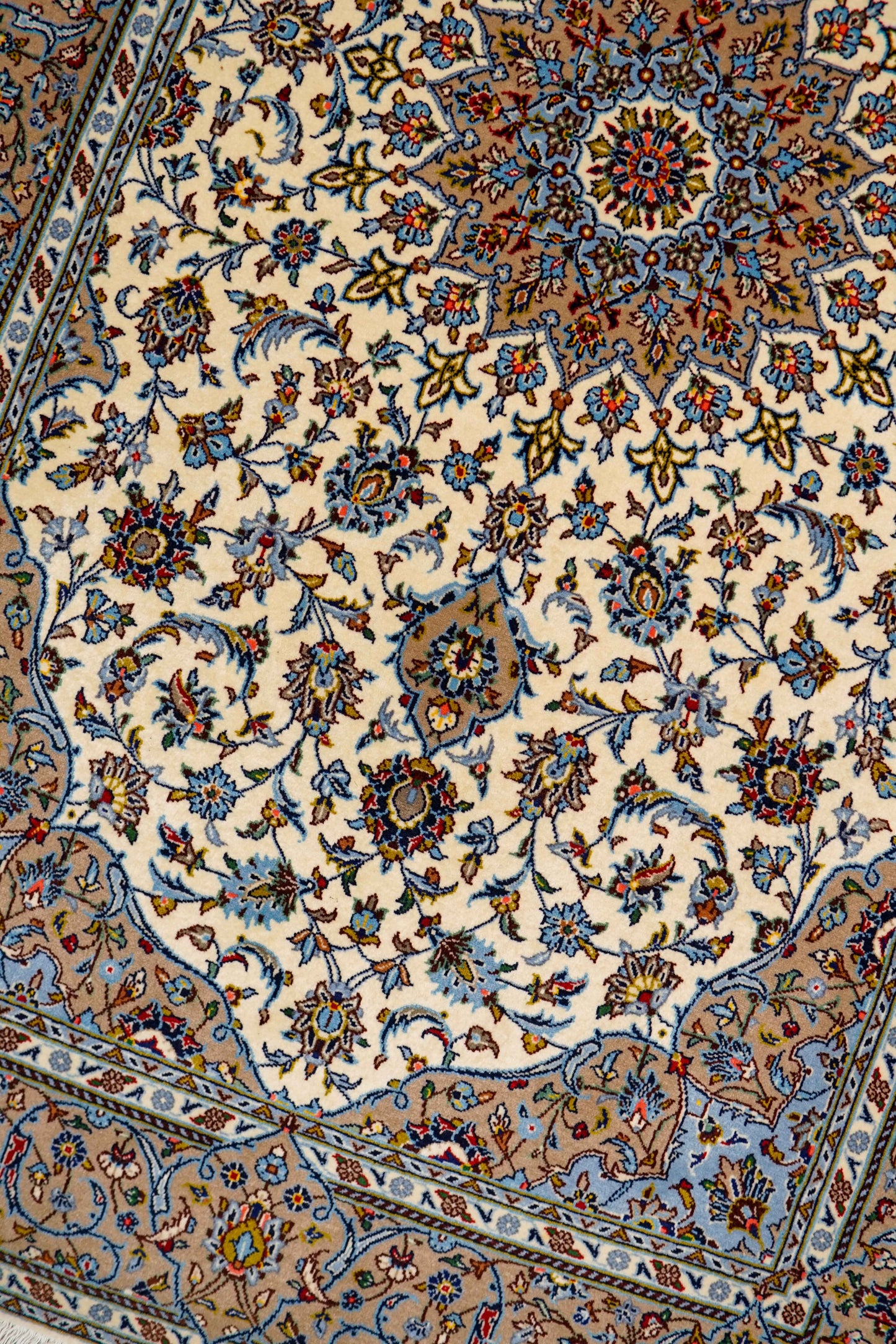  ペルシャ絨毯 カシャーン産 226×152cm (カシャン)｜伝統メダリオンデザイン・上品なアイボリー×ブルー