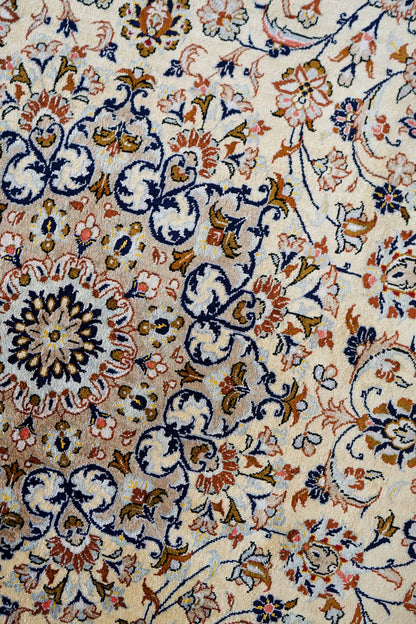  手織りペルシャ絨毯 クム産 ヌーリ工房｜花柄メダリオン 手織りラグ 199×129cm