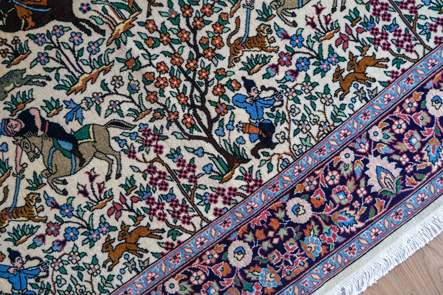  ペルシャ絨毯 タブリーズ産 シカルガー（狩猟図）デザイン 218×140cm 手織りラグ