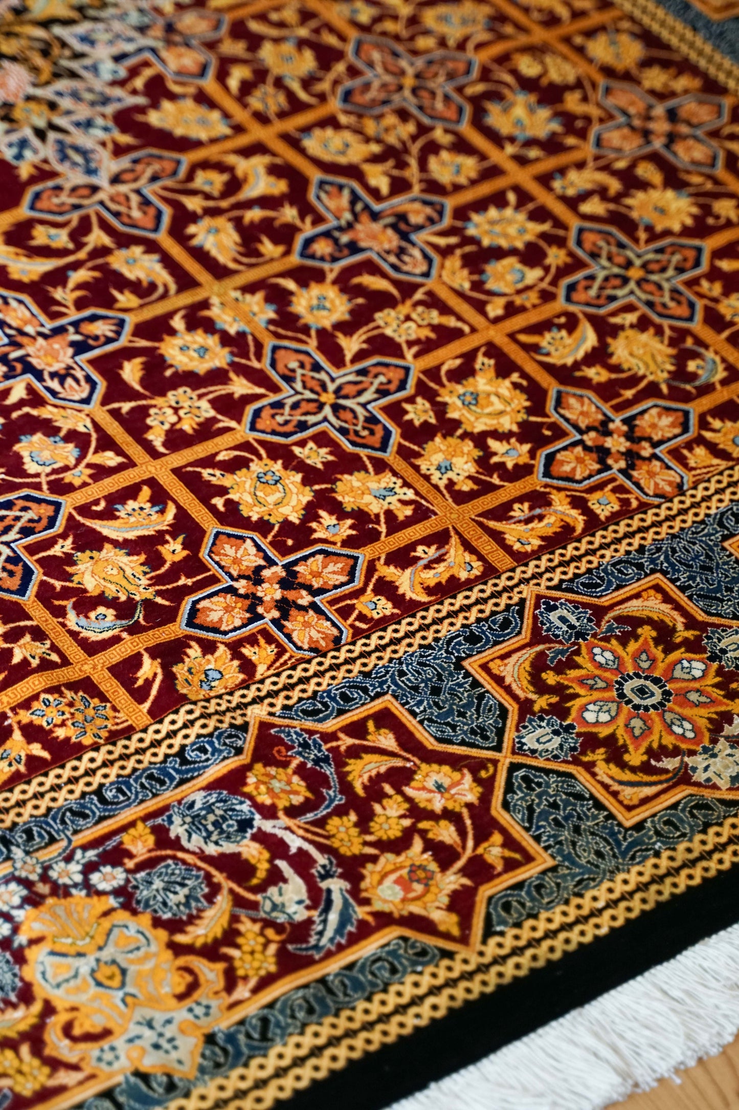  手織りペルシャ絨毯 クム産 【シルク】ラミニ工房 197×132cm ｜ 証明書付