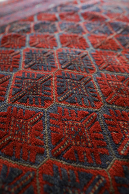  アフガニスタン手織りマシュワニキリム　 172×152cm