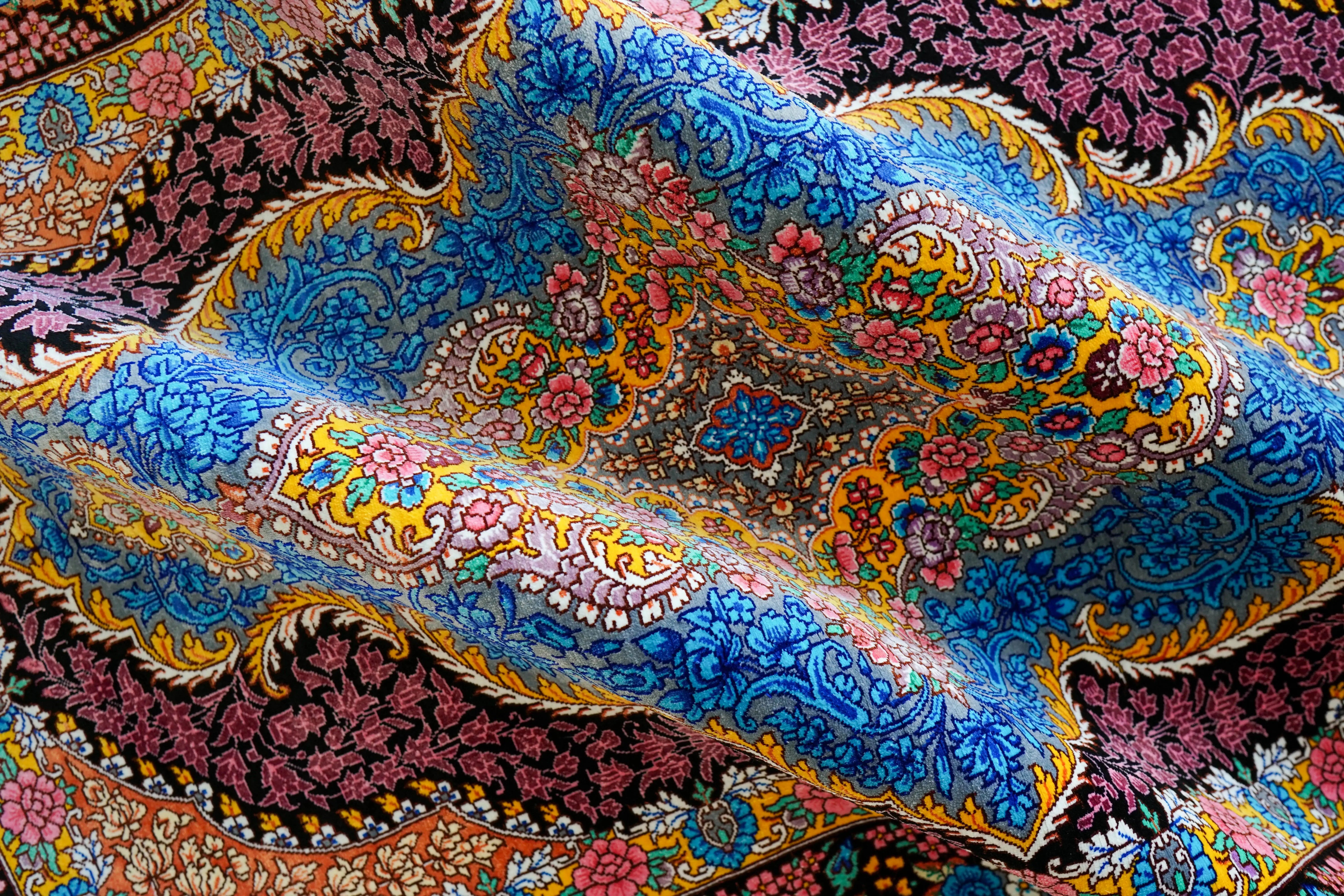 123×78cm ペルシャ絨毯クム産シルク 100% 手織り絨毯 - Decorworks