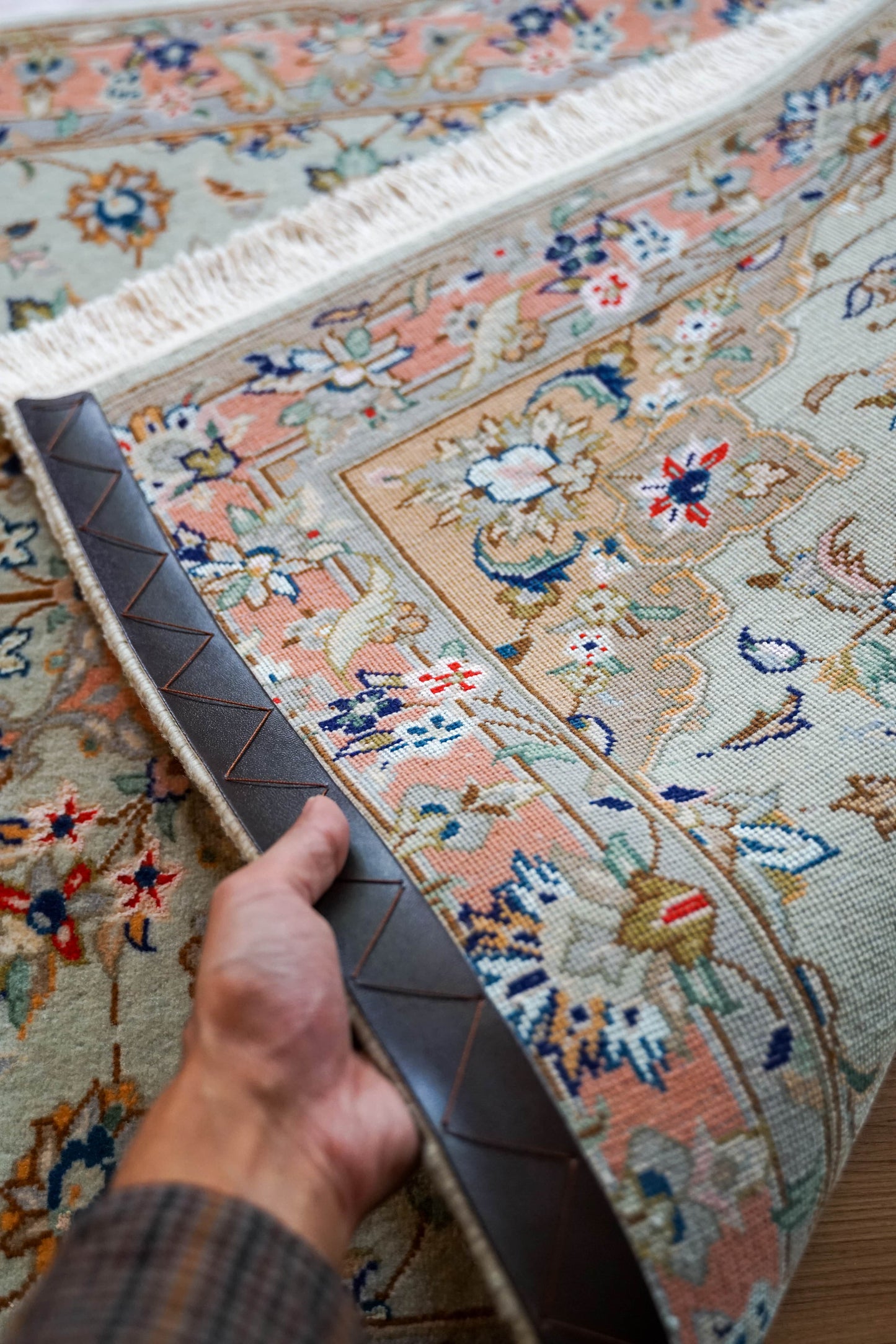 Collection ペルシャ絨毯 カシャーン産 130×85cm ｜ ウールとシルクが織りなす柔らかな光と伝統の花文様