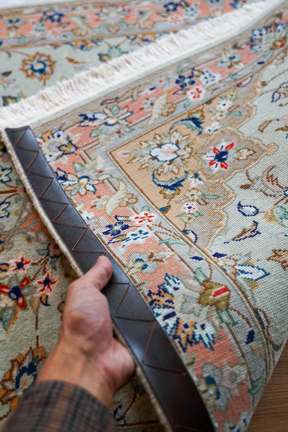 Collection ペルシャ絨毯 カシャーン産 130×85cm ｜ ウールとシルクが織りなす柔らかな光と伝統の花文様