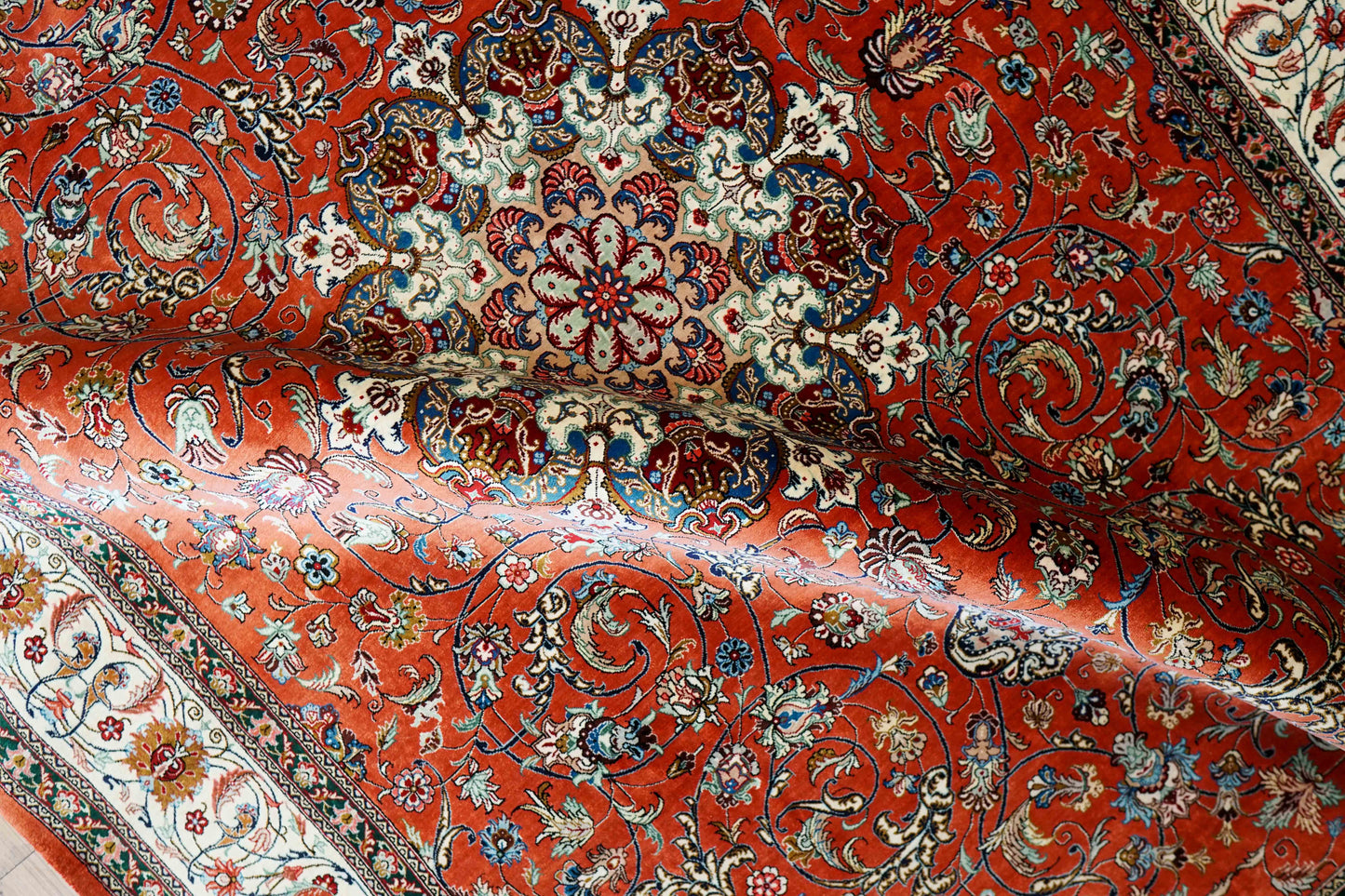 ペルシャ絨毯 クム産 モハマディ工房 シルク100% 197×130cm｜手織り 高密度シルクラグ メダリオンデザイン