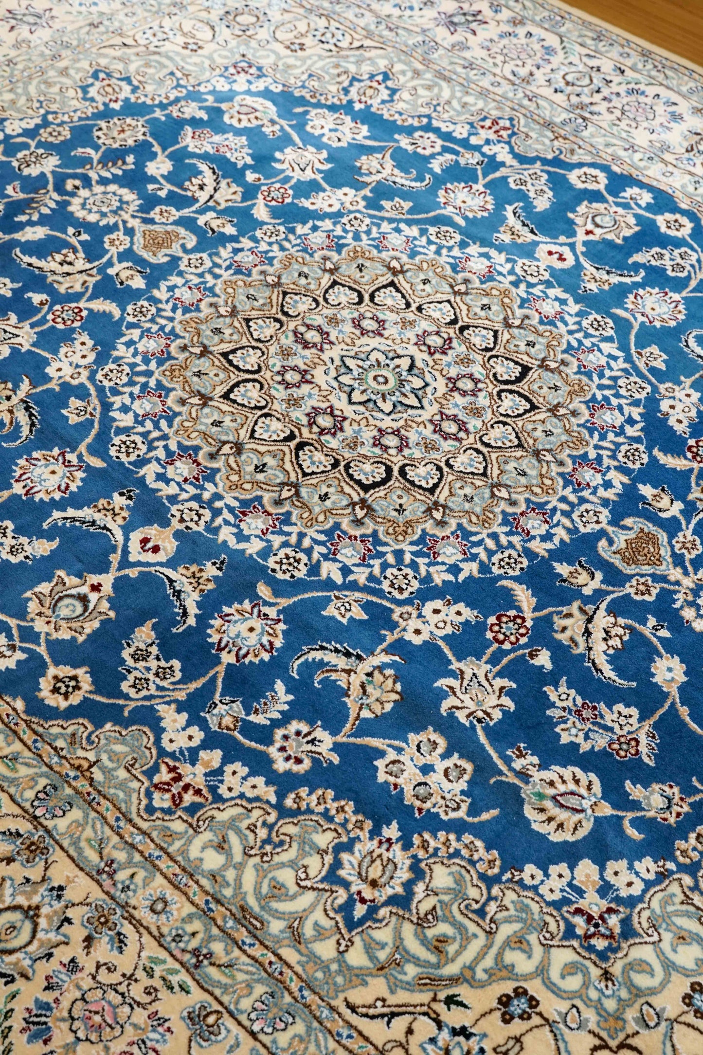  ペルシャ絨毯 ナイン産 250×204cm　