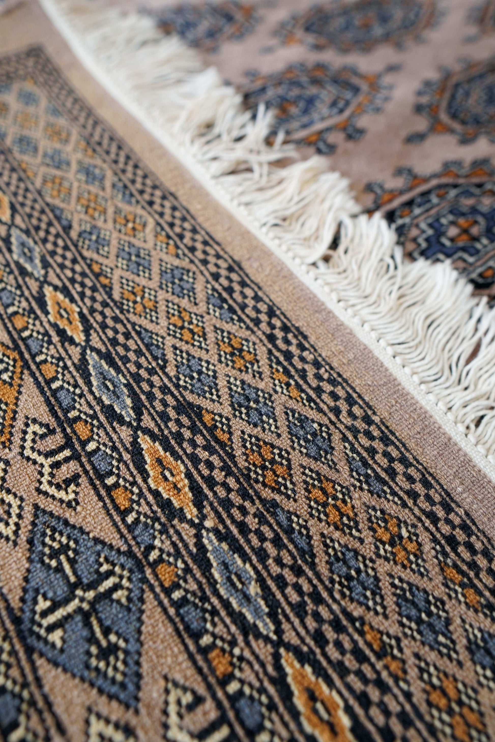  パキスタン手織り絨毯  251×161cm