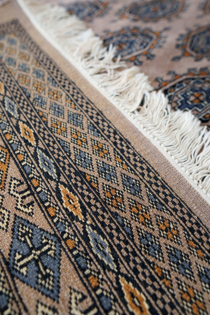  パキスタン手織り絨毯  251×161cm