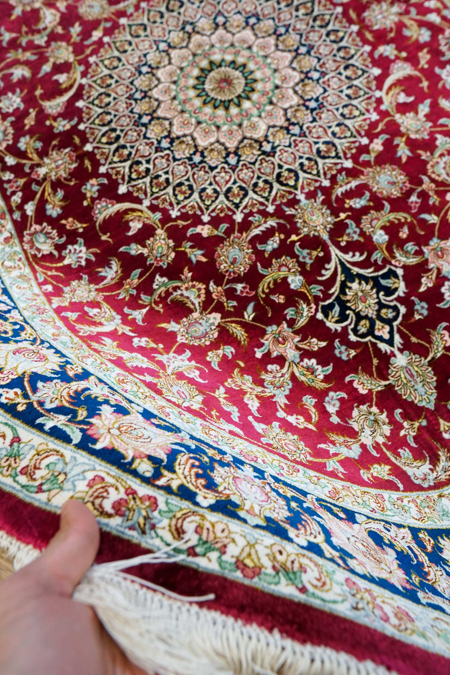  ペルシャ絨毯 クム産 シルク100% 手織りラグ 147×98cm｜モハマディ房 オーバルデザイン 高密度シルク絨毯