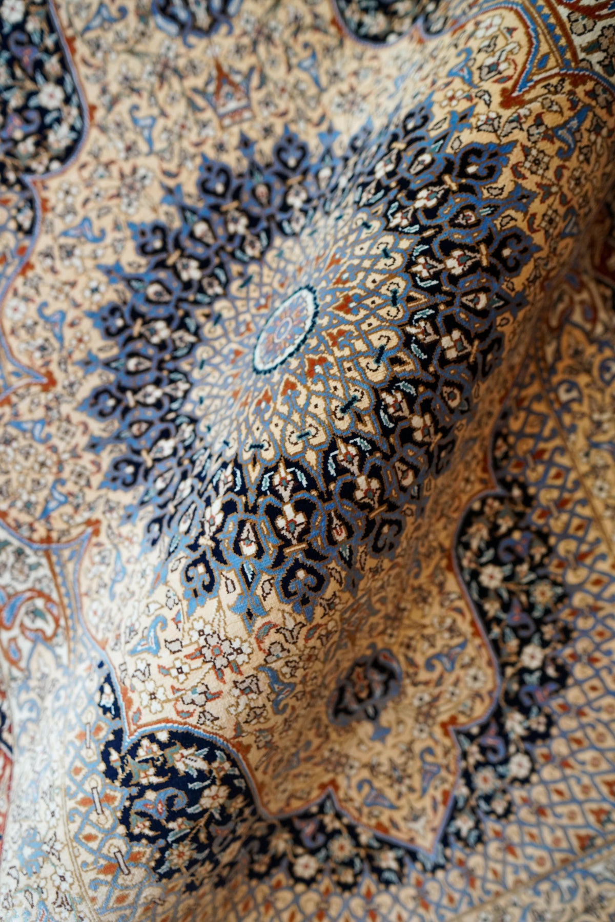  ペルシャ絨毯 クム産 シルク100％ モラー工房 120×78cm