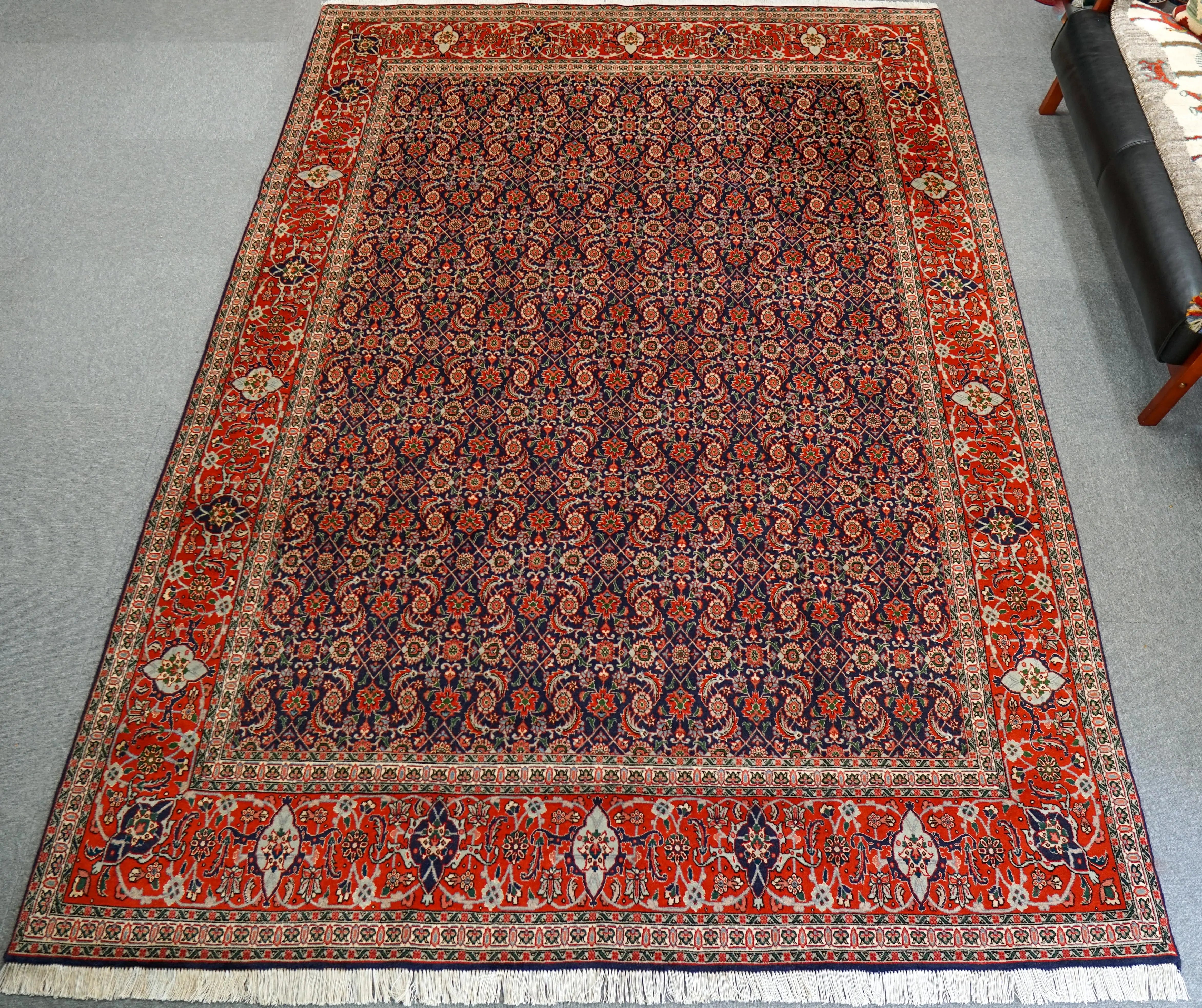 ペルシャ手織り絨毯タブリーズ産 高級シルク＆ウール使用 精緻な花柄と