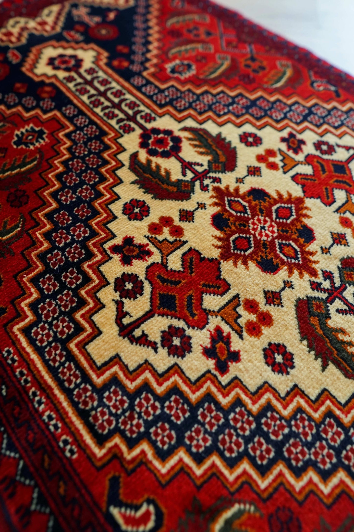  アフガニスタン手織り絨毯 カールモハメディ 105×52cm｜高密度織り・上質ウール トライバルラグ