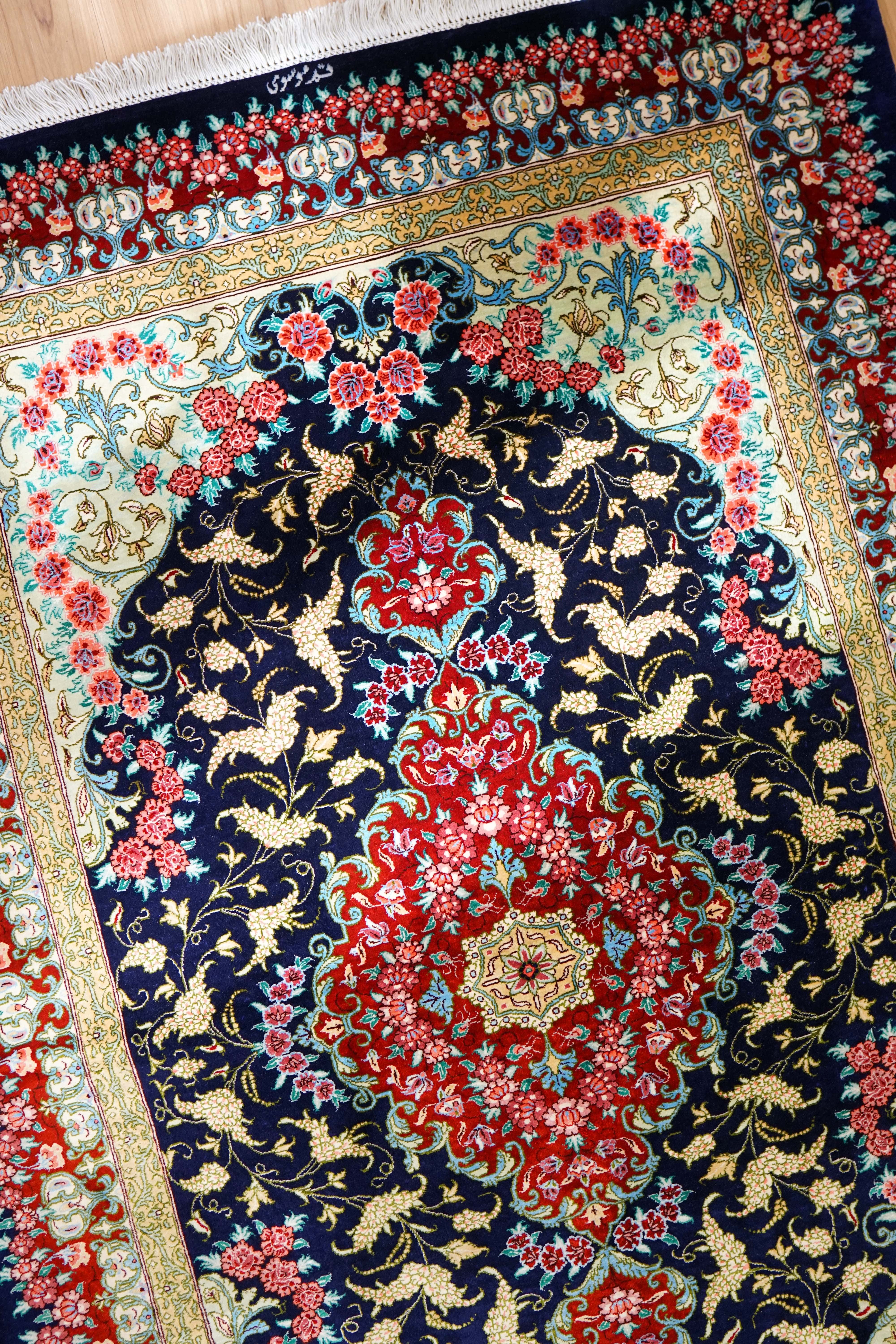 ペルシャ絨毯 クム産 100％シルク 手織り 150×98cm – Decorworks