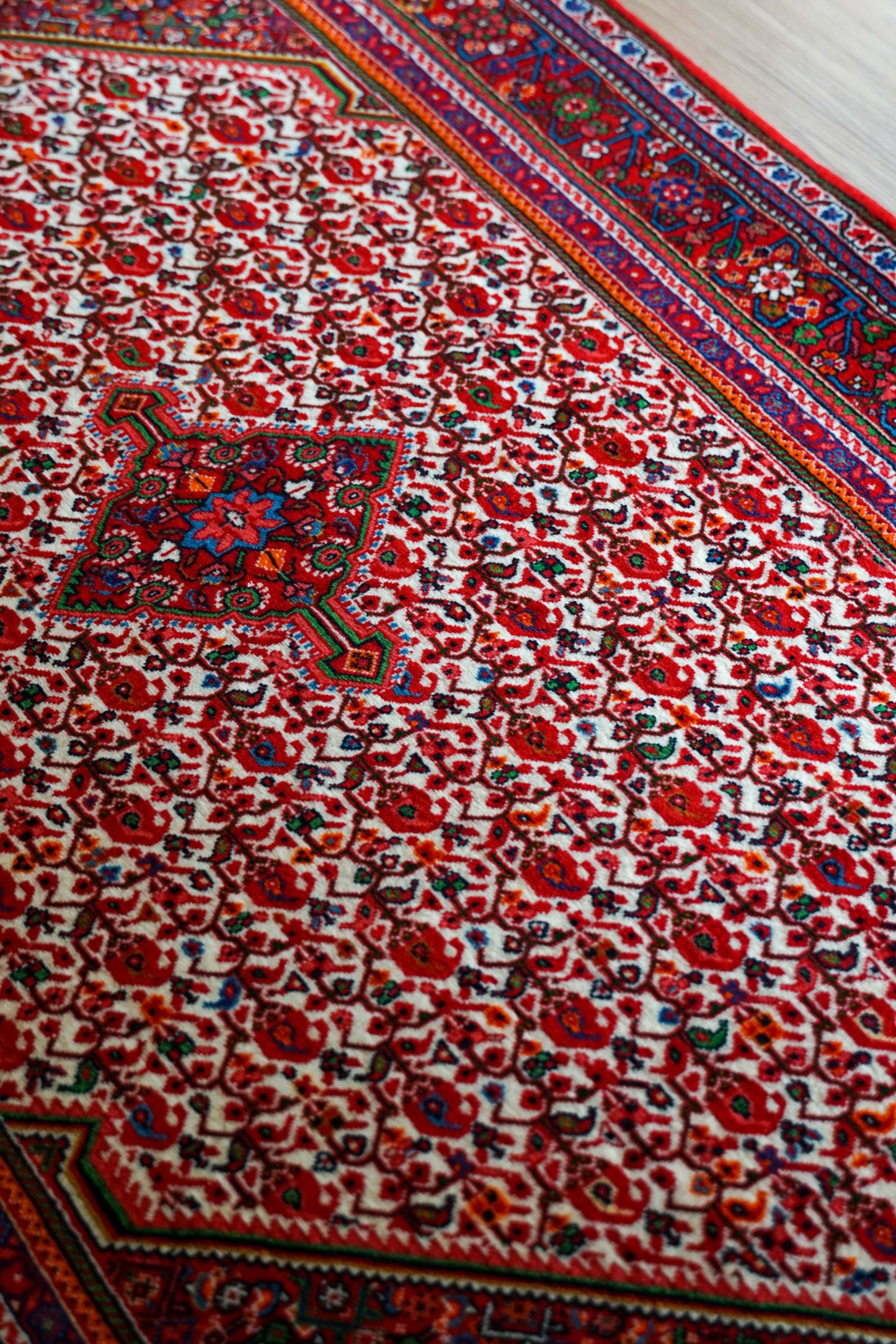  ペルシャ絨毯 ジョーザン産 165×108cm  伝統の花文様が織りなす上質ウールラグ