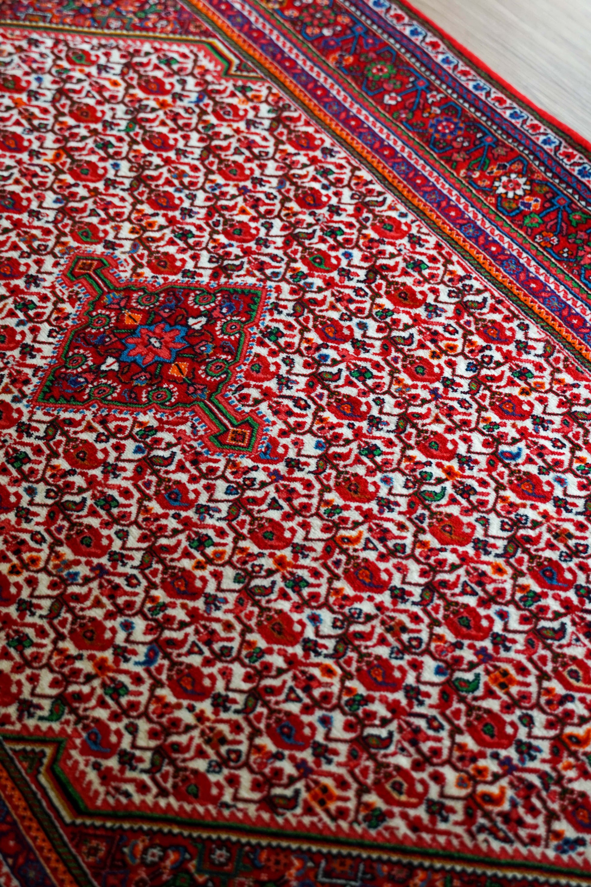  ペルシャ絨毯 ジョーザン産 165×108cm  伝統の花文様が織りなす上質ウールラグ