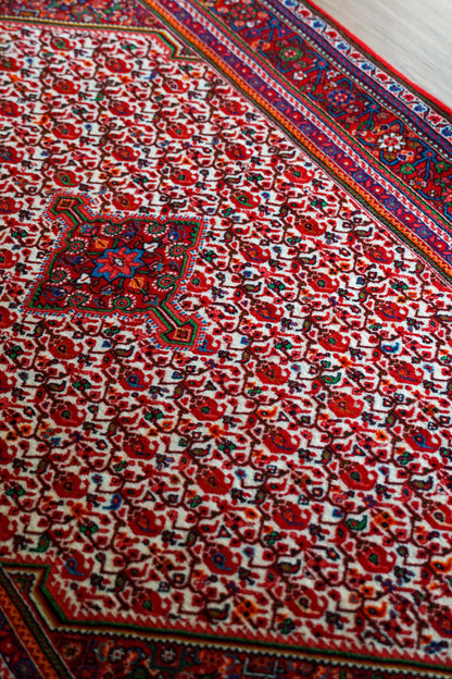  ペルシャ絨毯 ジョーザン産 165×108cm  伝統の花文様が織りなす上質ウールラグ