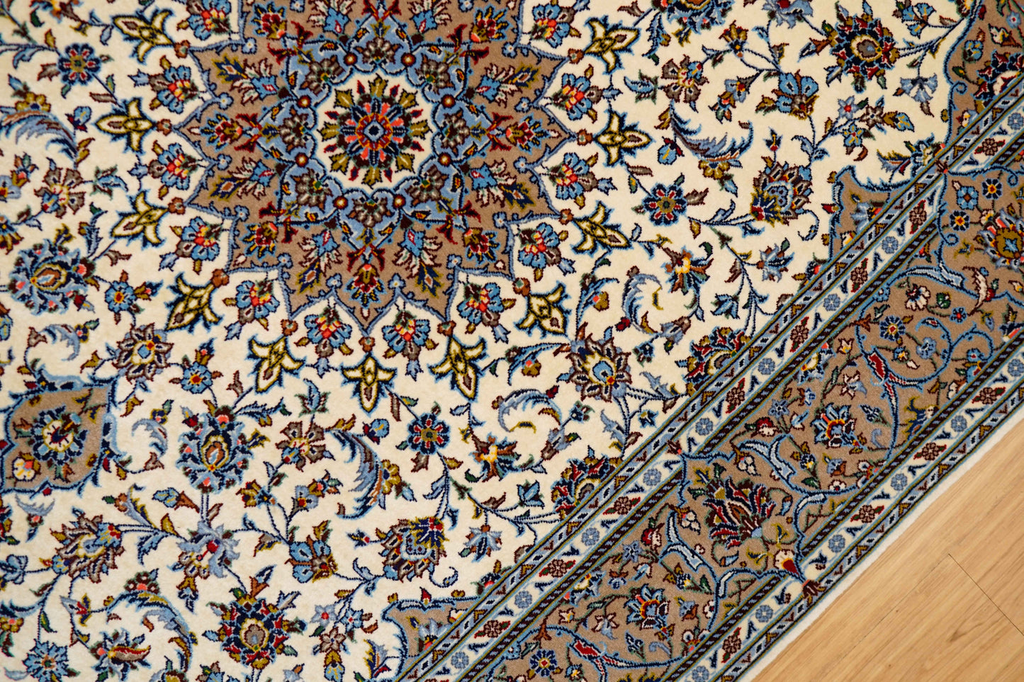  ペルシャ絨毯 カシャーン産 226×152cm (カシャン)｜伝統メダリオンデザイン・上品なアイボリー×ブルー