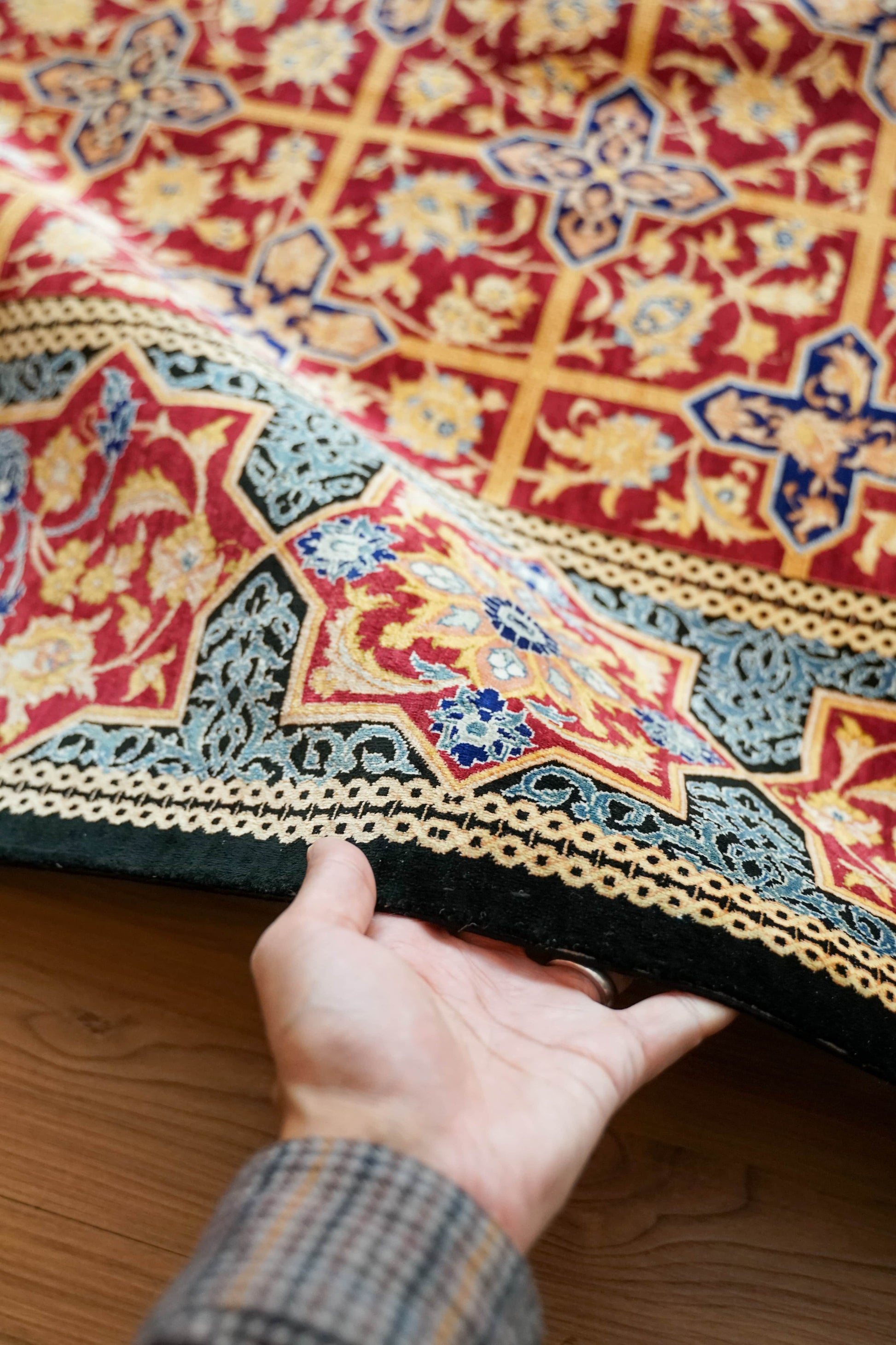  手織りペルシャ絨毯 クム産 【シルク】ラミニ工房 197×132cm ｜ 証明書付