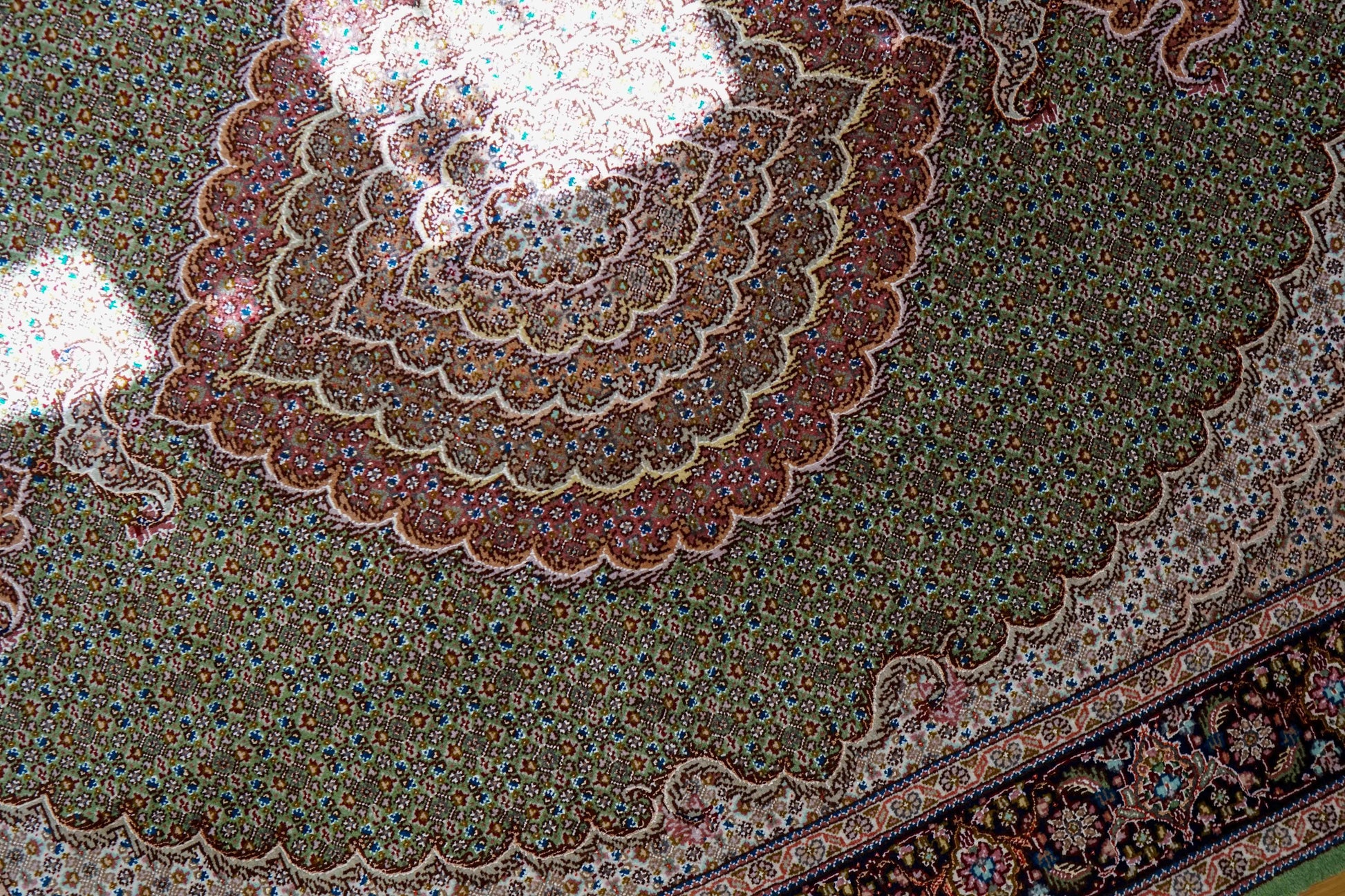  ペルシャ手織り絨毯 タブリーズ産 225×155cm