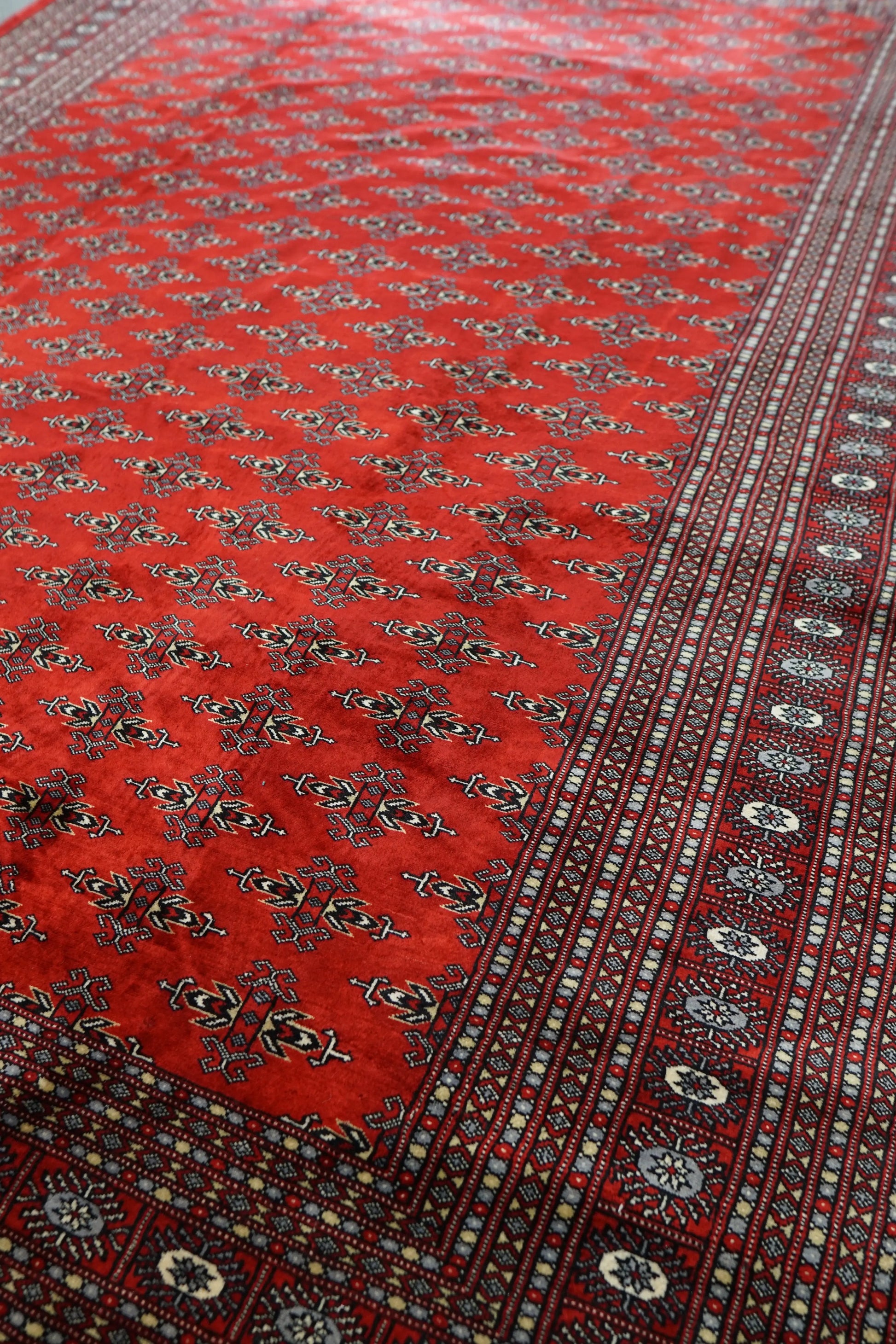317×253cm  パキスタン手織り絨毯 Decorworks
