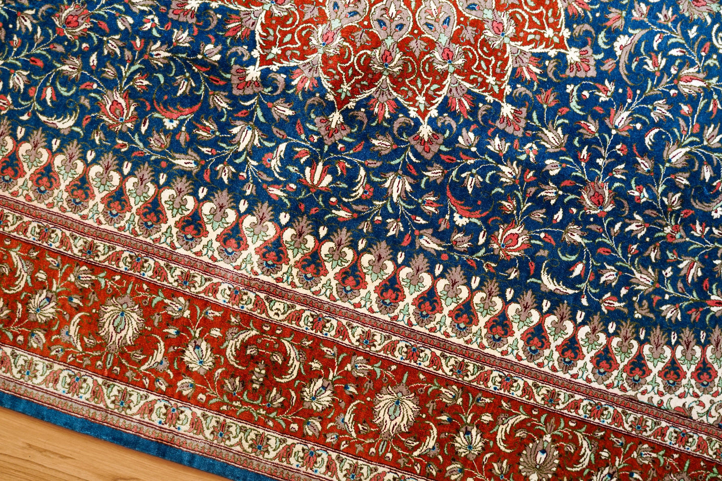 Collection 197×135cm ペルシャ手織り絨毯 クム産 ヌーリ工房 シルク100% 証明書付