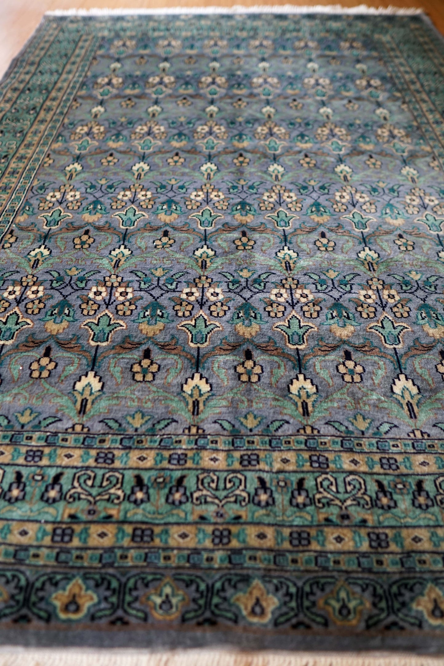  パキスタン手織り絨毯 175×127cm