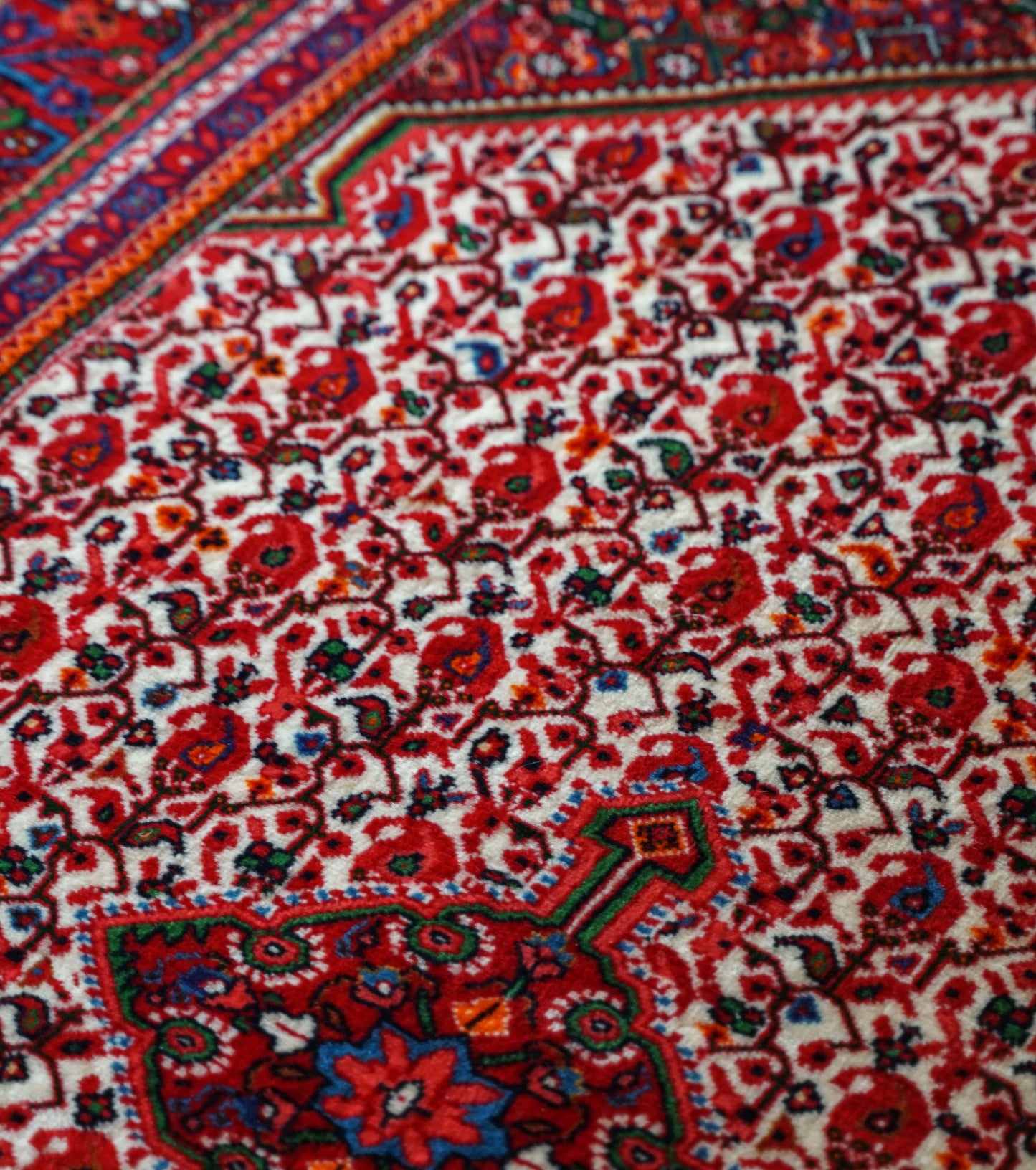  ペルシャ絨毯 ジョーザン産 165×108cm  伝統の花文様が織りなす上質ウールラグ