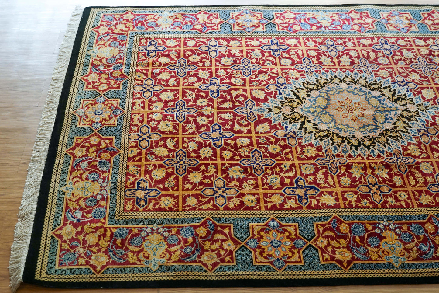  手織りペルシャ絨毯 クム産 【シルク】ラミニ工房 197×132cm ｜ 証明書付