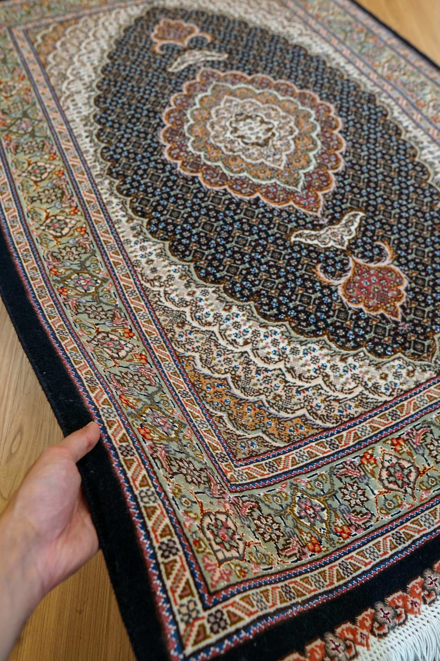  160×104cm 手織り ペルシャ絨毯 タブリーズ