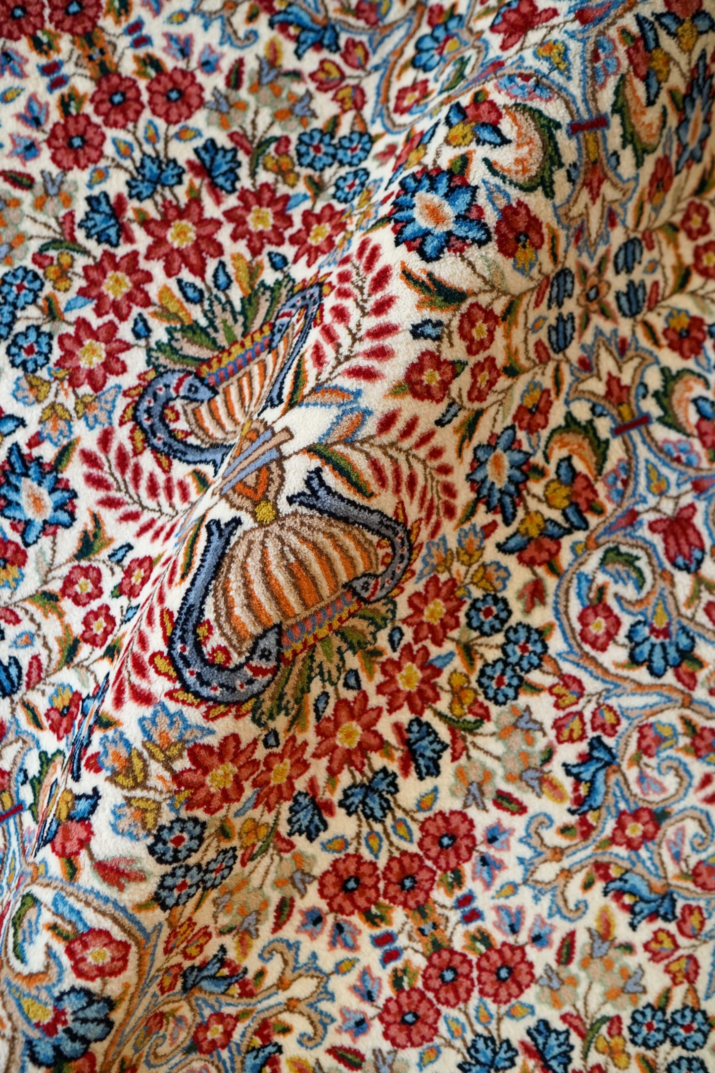  ペルシャ絨毯 ケルマン産 手織りウールラグ 195×155cm｜華やかな花模様が彩る伝統の一枚