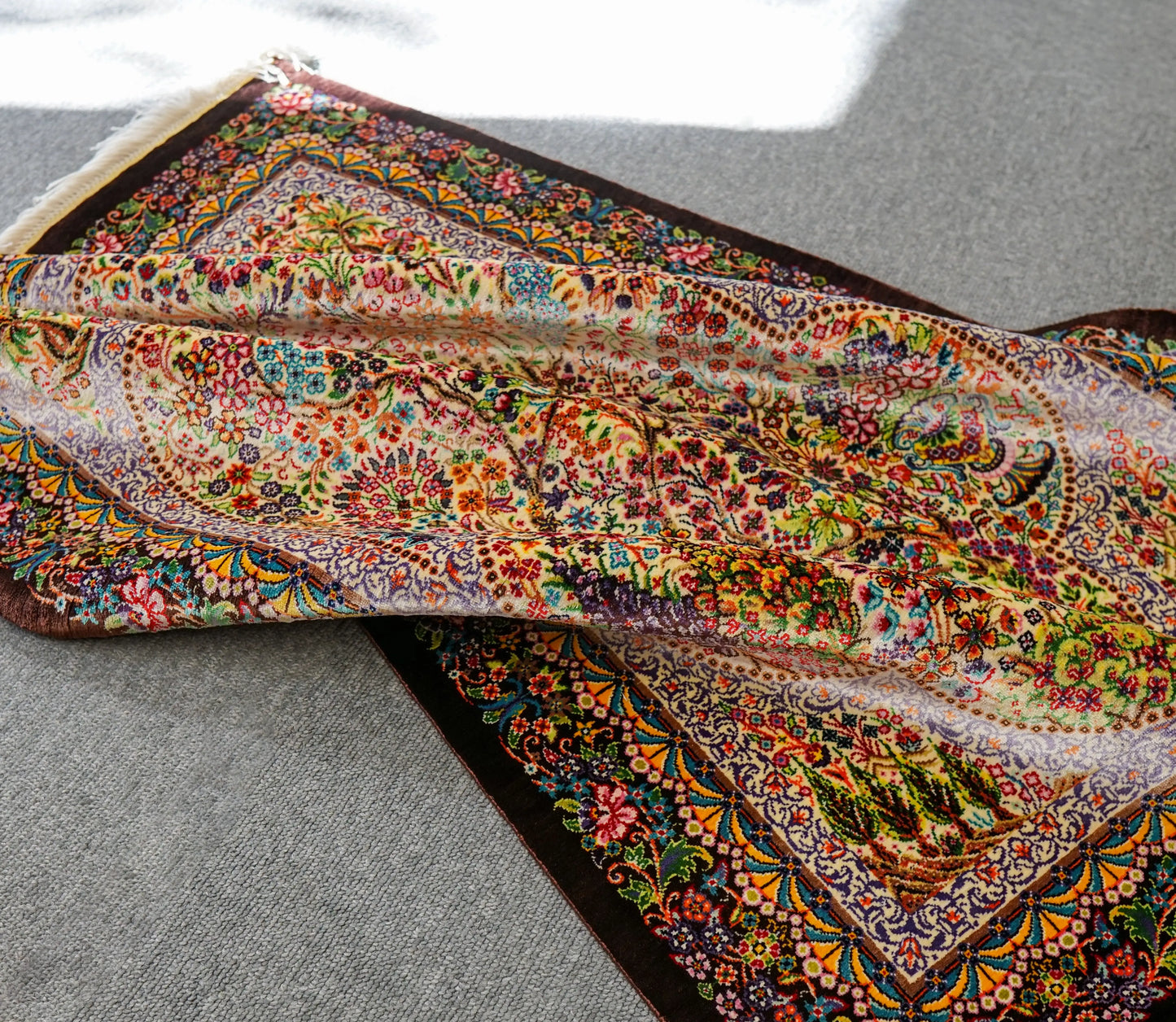 90×61cm　【ペルシャ絨毯　クム産　ナーリイ房　シルク 100%　】 Decorworks