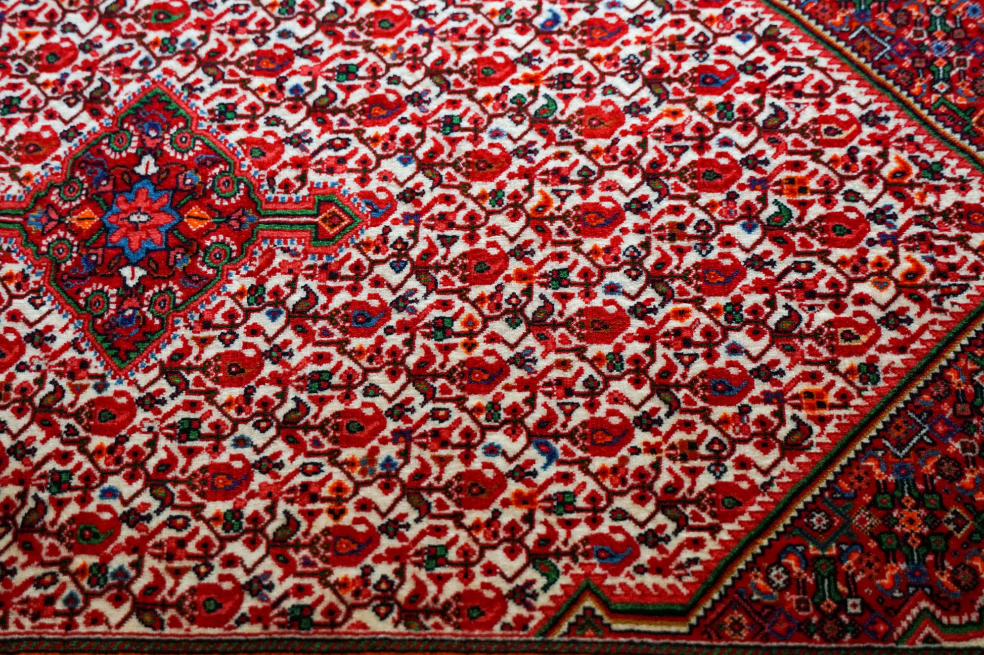  ペルシャ絨毯 ジョーザン産 165×108cm  伝統の花文様が織りなす上質ウールラグ