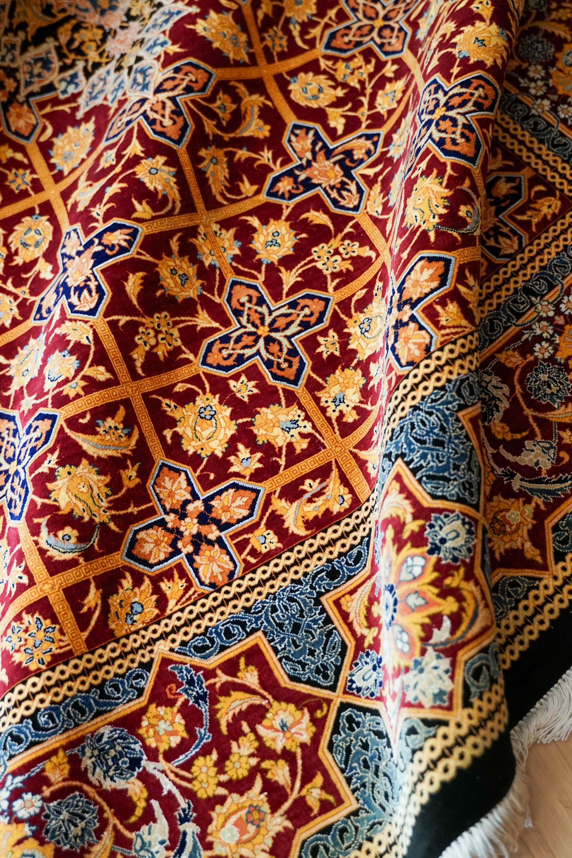  手織りペルシャ絨毯 クム産 【シルク】ラミニ工房 197×132cm ｜ 証明書付