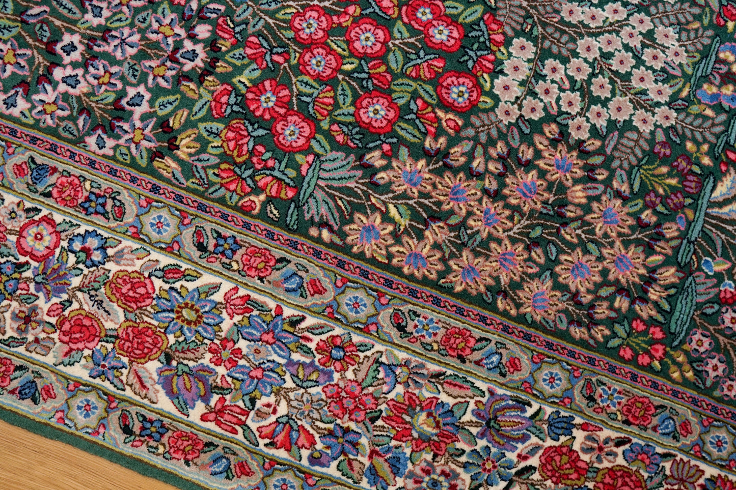  ペルシャ絨毯　ケルマン産  245×155cm　