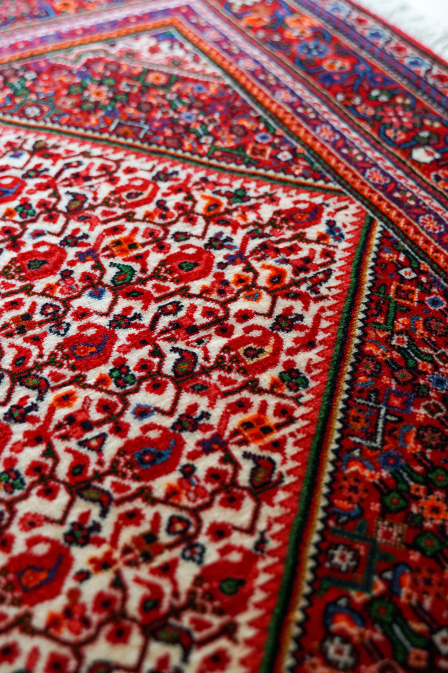  ペルシャ絨毯 ジョーザン産 165×108cm  伝統の花文様が織りなす上質ウールラグ