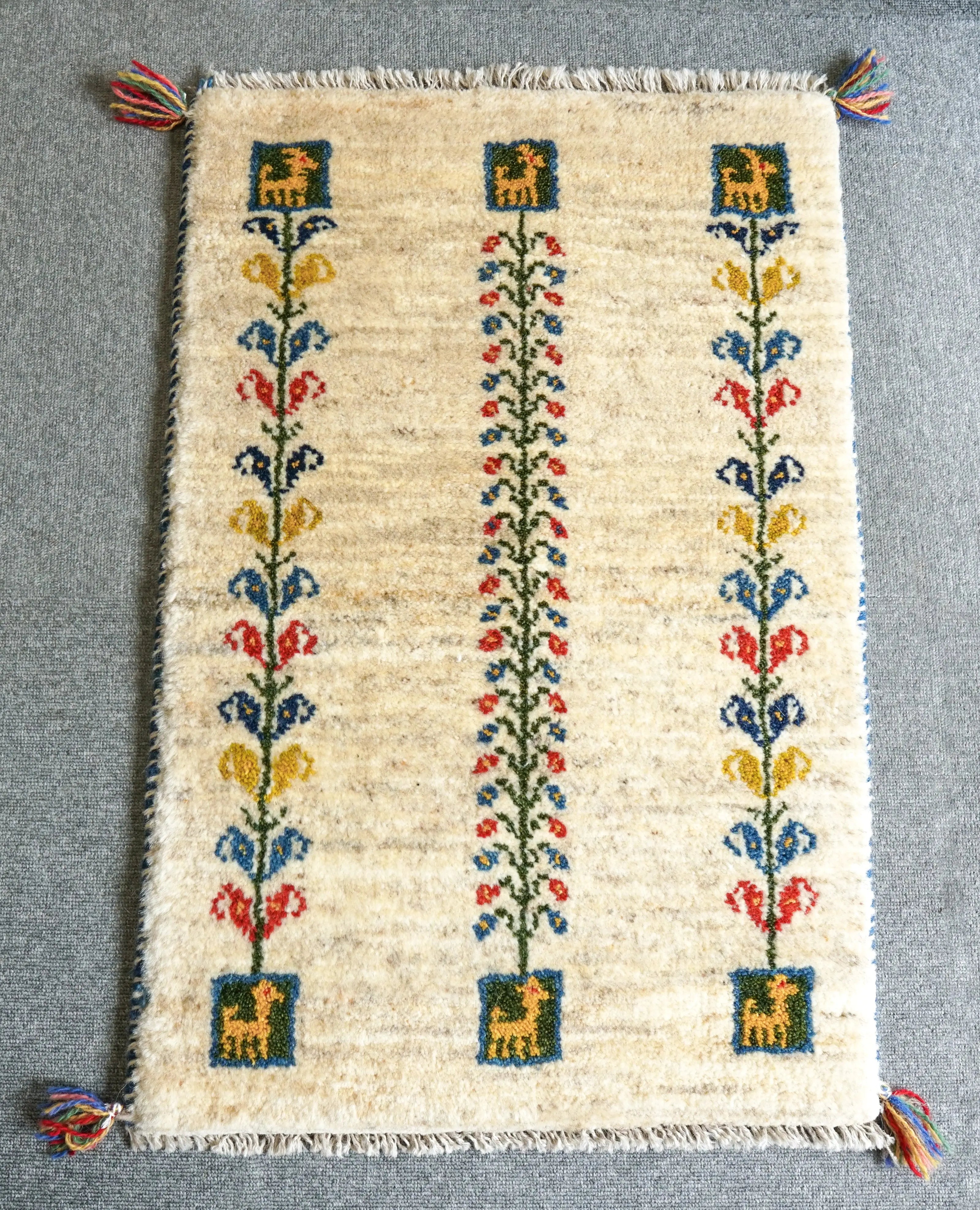 ギャッベ ペルシャ絨毯 手織り天然ウール100％使用素朴で温もりある