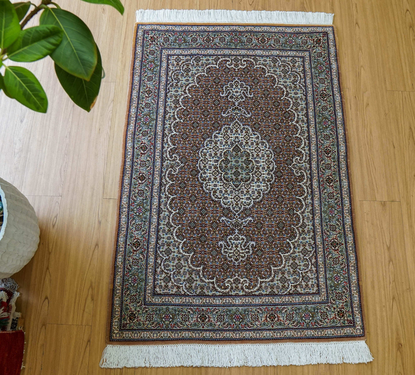  ペルシャ手織り絨毯 タブリーズ産　50RAJ  127×85cm