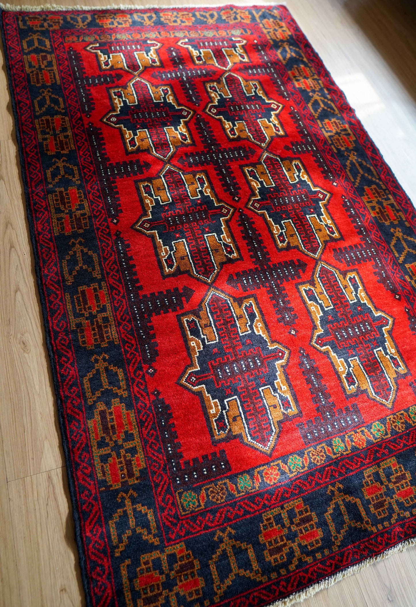 ペルシャ絨毯 バルーチ トライバルラグ 187×114cm