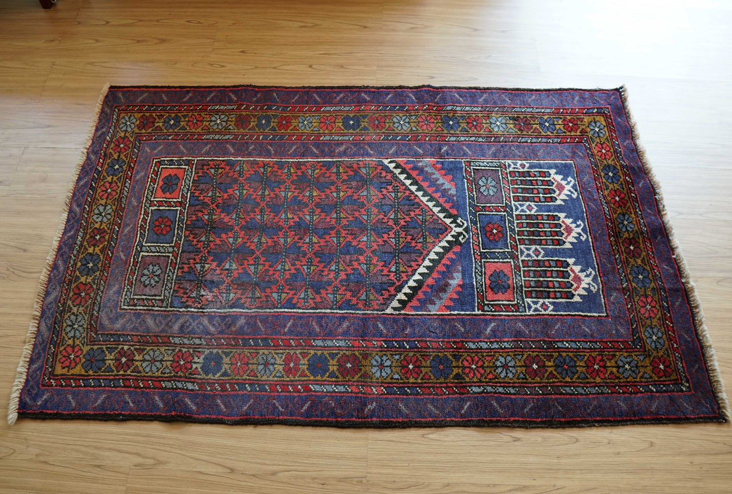  手織りペルシャ絨毯 バルーチ族製 Prayer Rug ヴィンテージ トライバルラグ141×89cm
