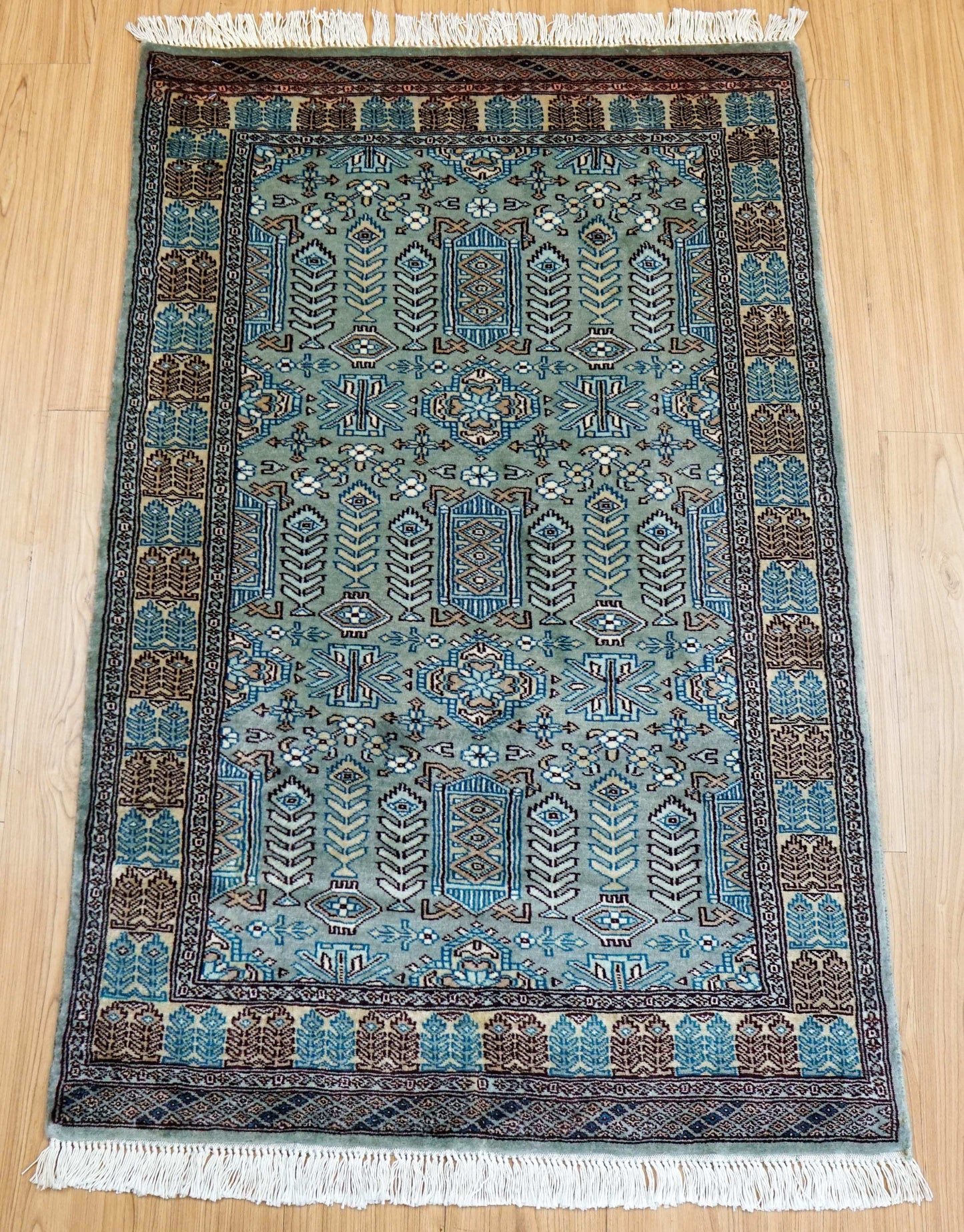  123×81cm パキスタン手織り絨毯