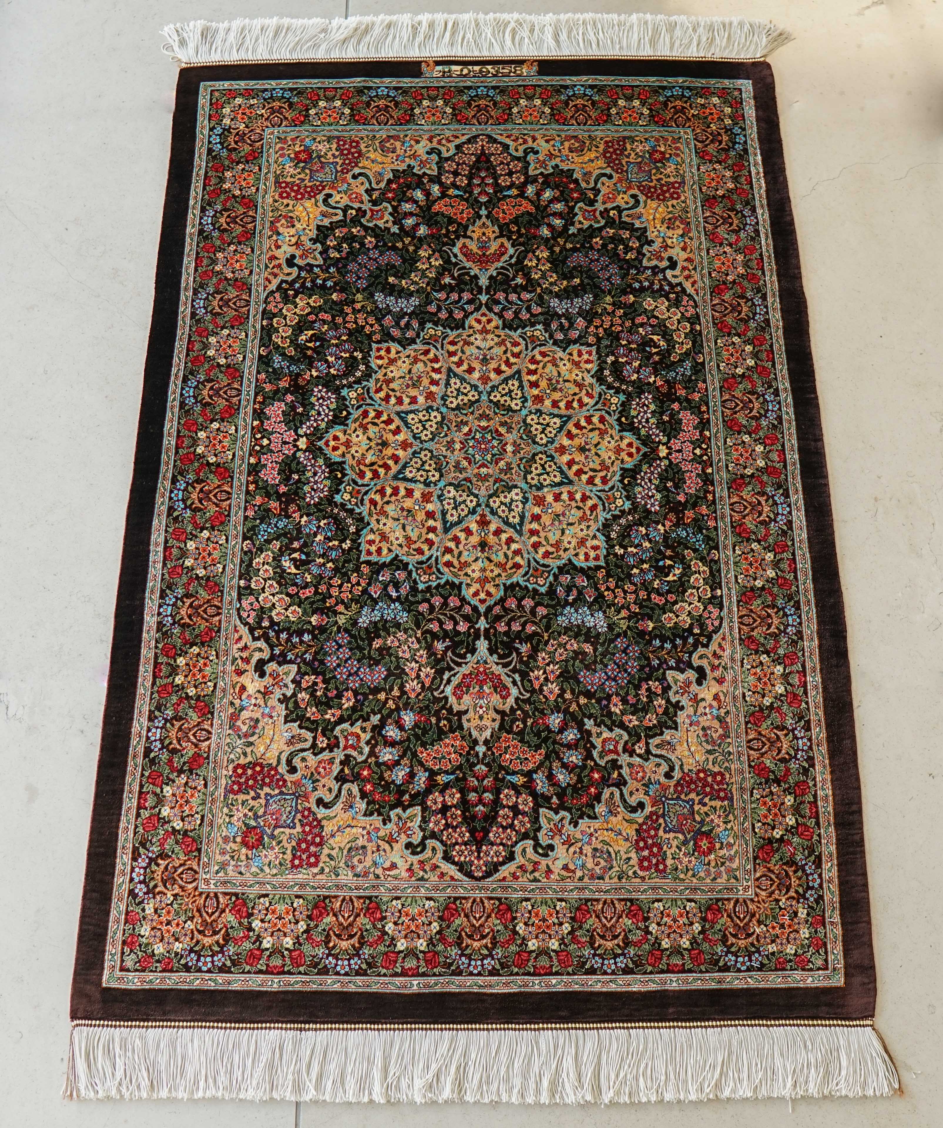 ペルシャ手織り絨毯 クム産 シルク100％ 125×80cm｜ラジビヤン房