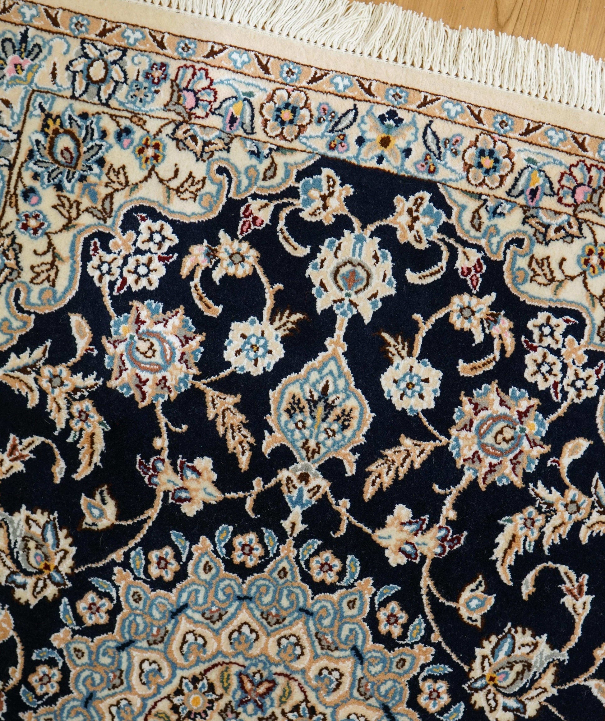  ペルシャ絨毯 ナイン産 121×79cm｜ネイビー基調