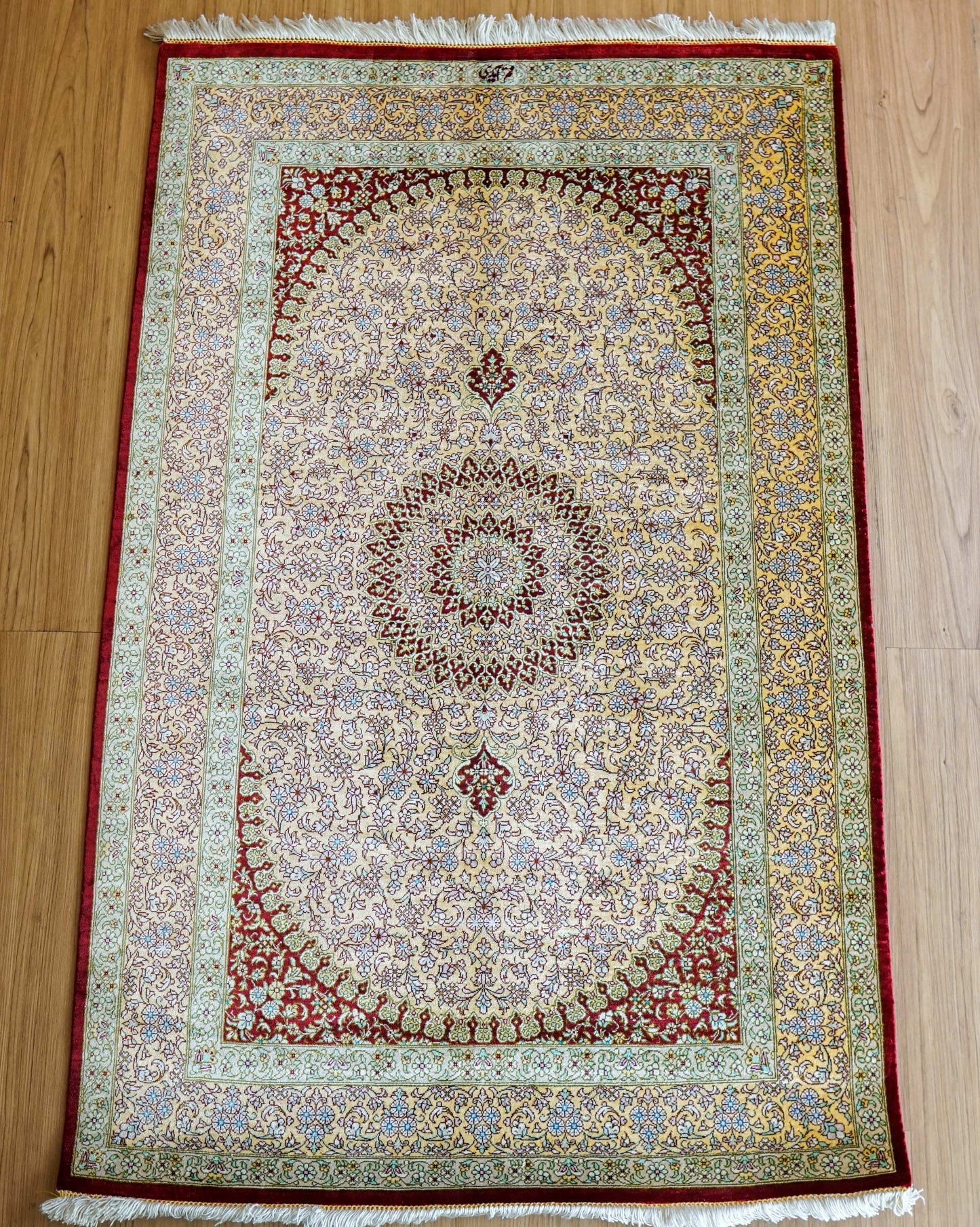  ペルシャ絨毯 クム産 シルク100% 手織りラグ 121×78cm