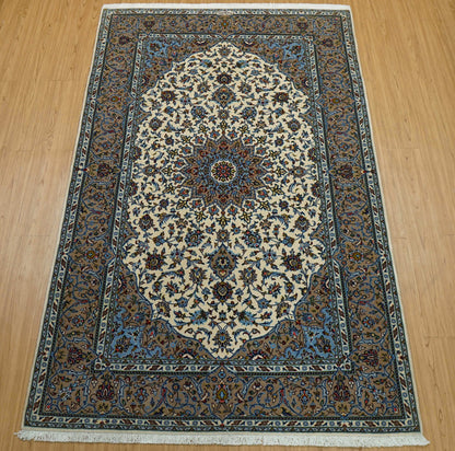  ペルシャ絨毯 カシャーン産 226×152cm (カシャン)｜伝統メダリオンデザイン・上品なアイボリー×ブルー