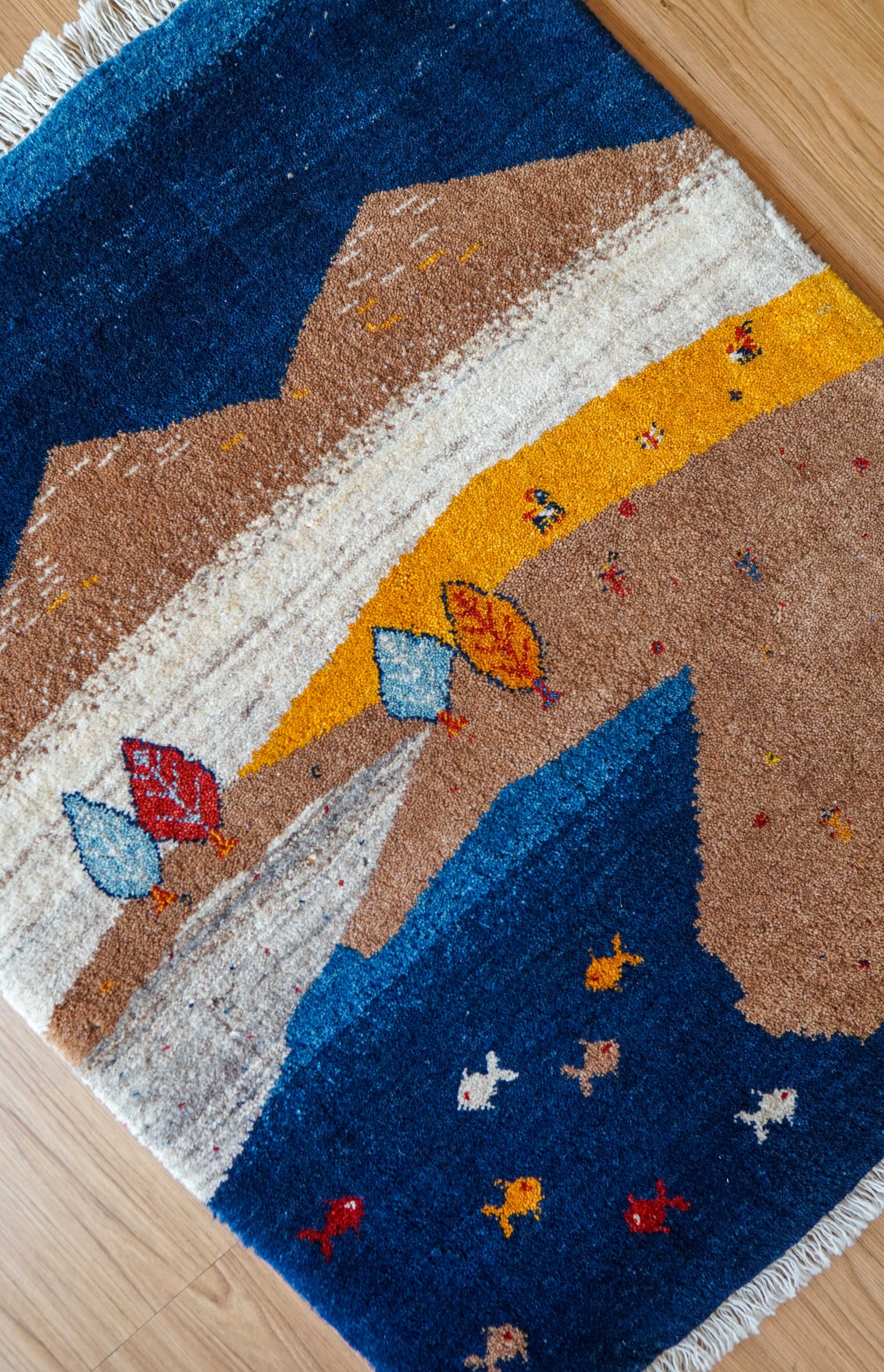  ペルシャ手織りカシュクリギャッベ 93×74cm｜風景画のような天然染料ウールラグ リズ バフト