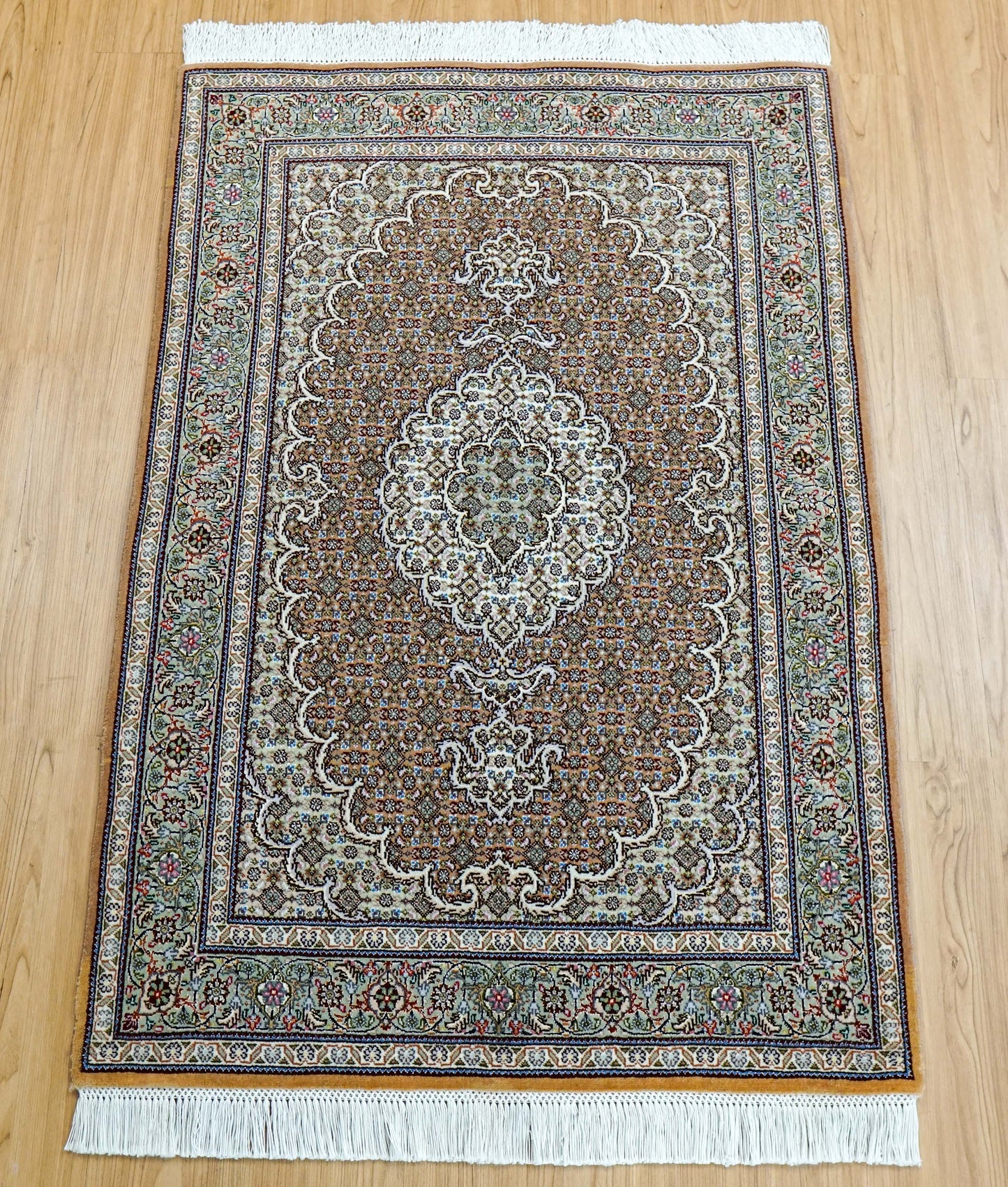  ペルシャ絨毯 タブリーズ産　50RAJ 127×85cm