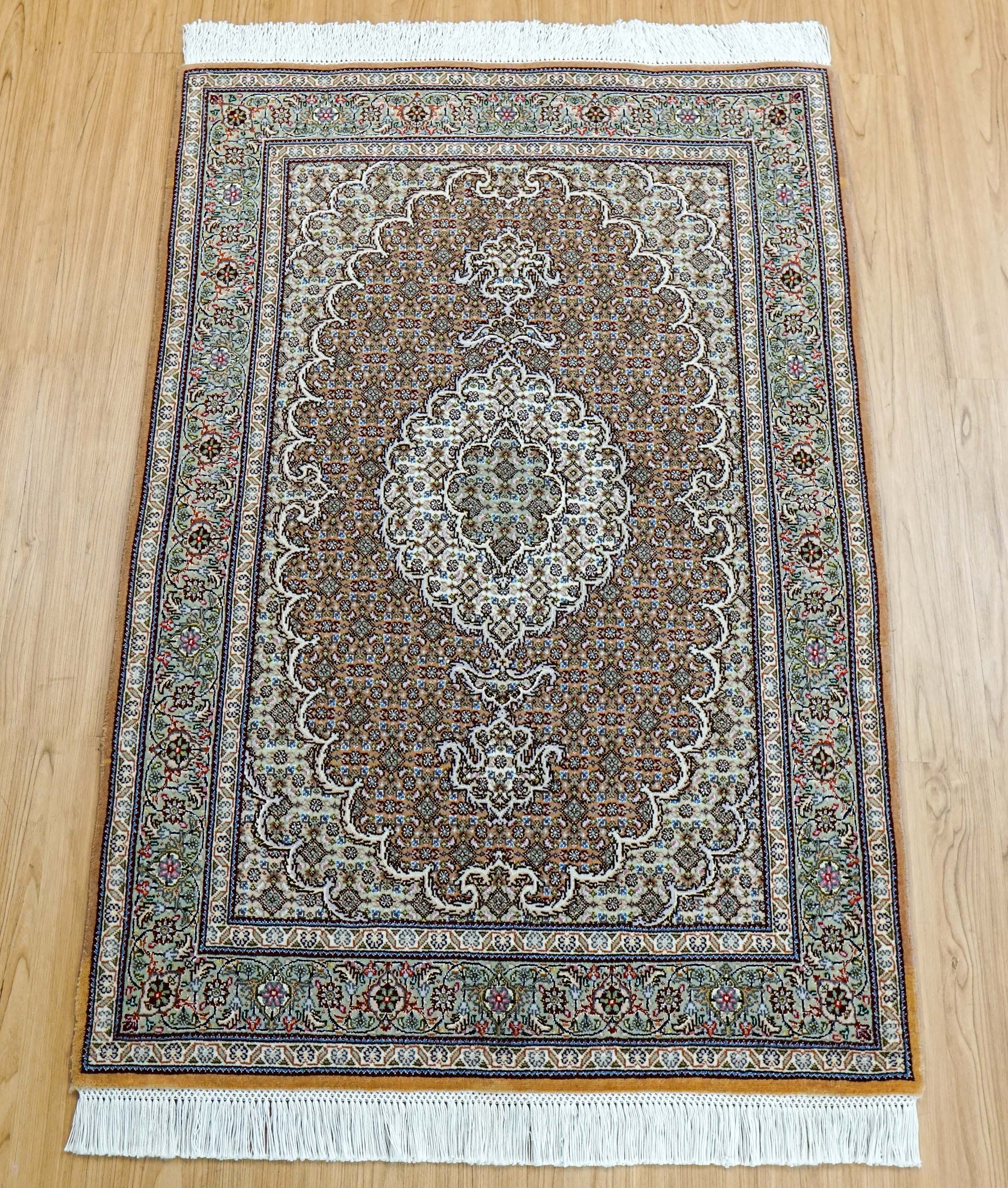  ペルシャ絨毯 タブリーズ産　50RAJ 127×85cm