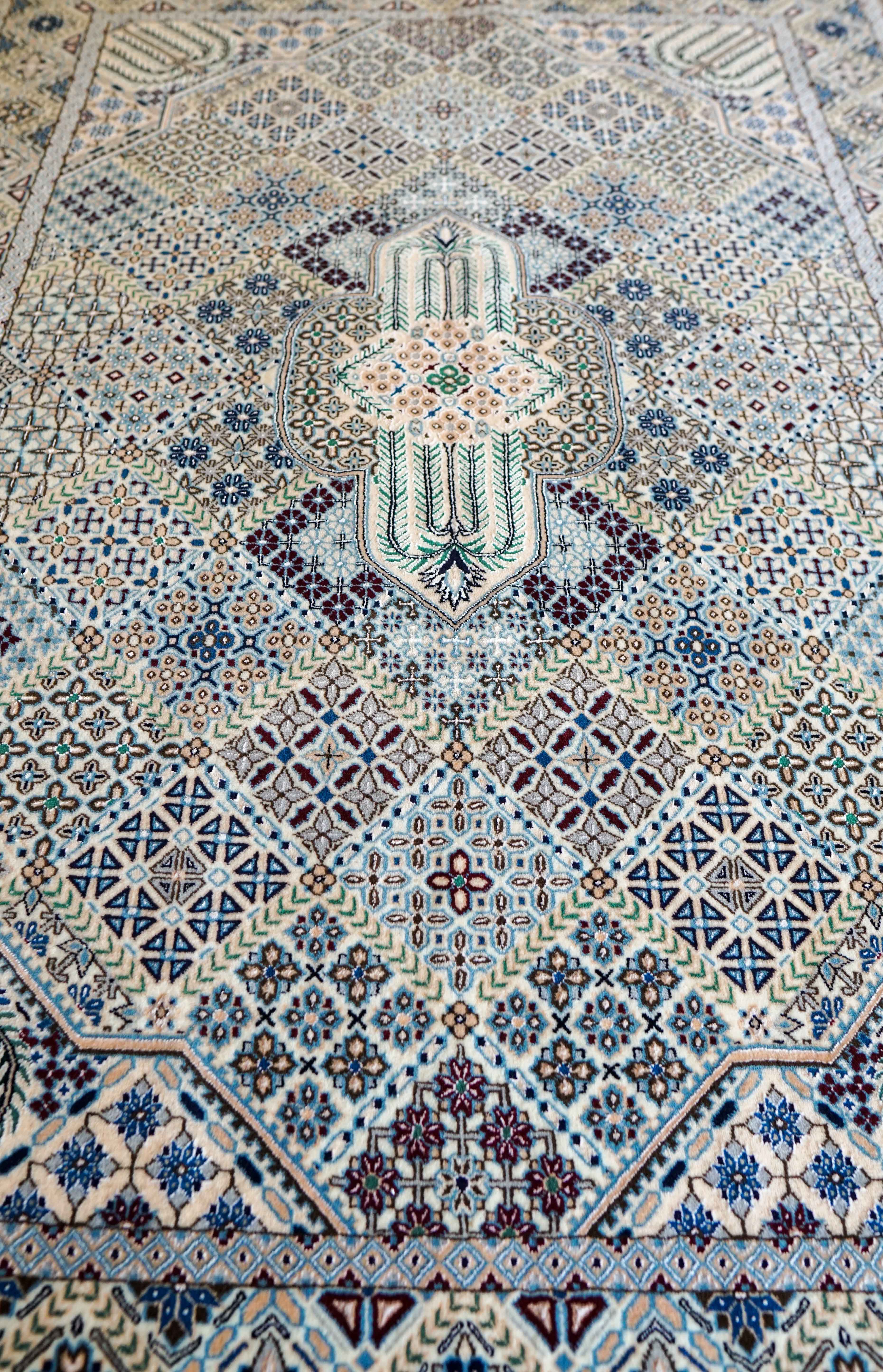 本物 手織り ペルシャ絨毯 ナイン産 シルク& ウール サイズ118×178cm 手織りペルシャ絨毯 ナイン産 シシュラ 165×120cm｜ウールとシルク